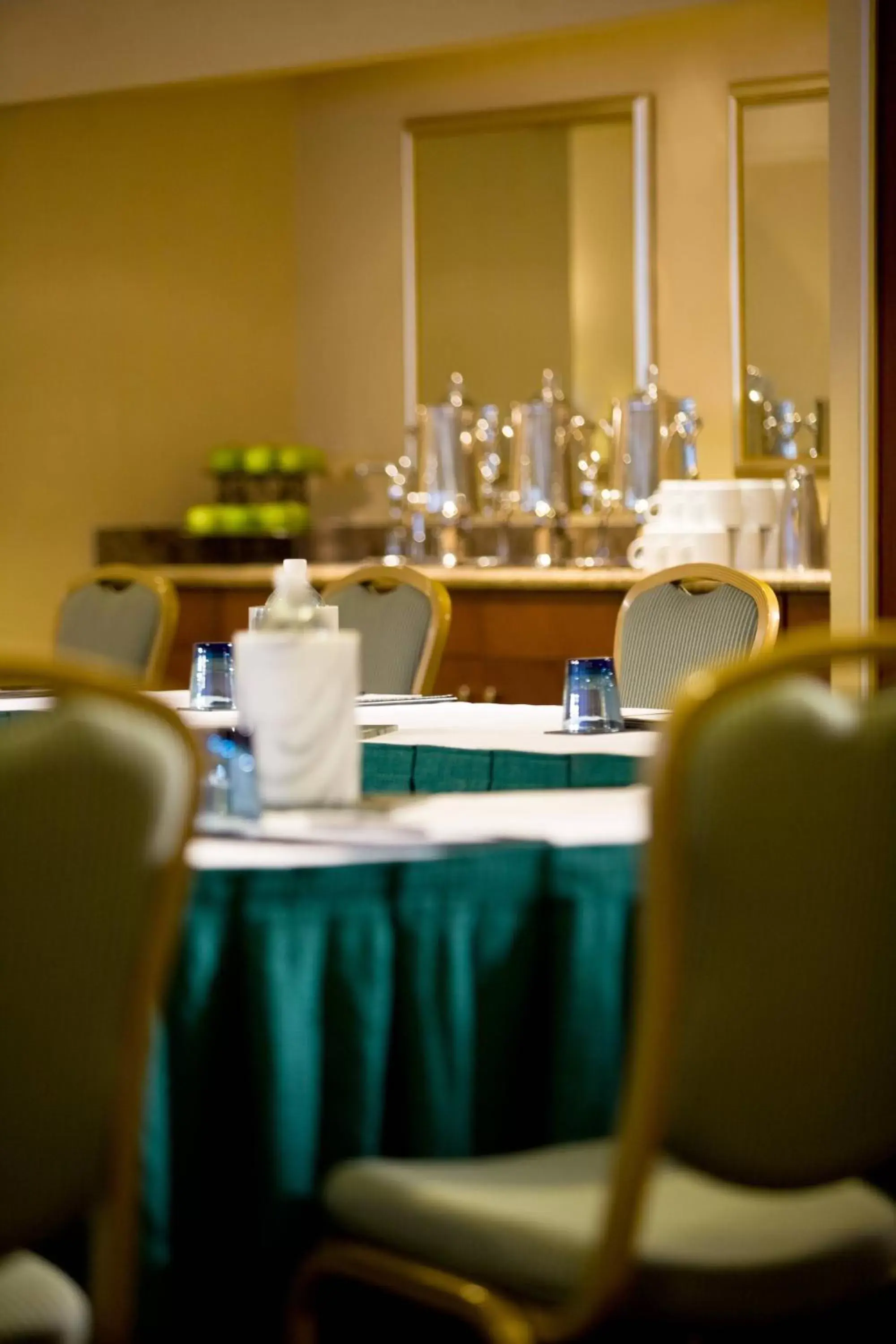 Meeting/conference room, Restaurant/Places to Eat in Washington Dulles Airport Marriott