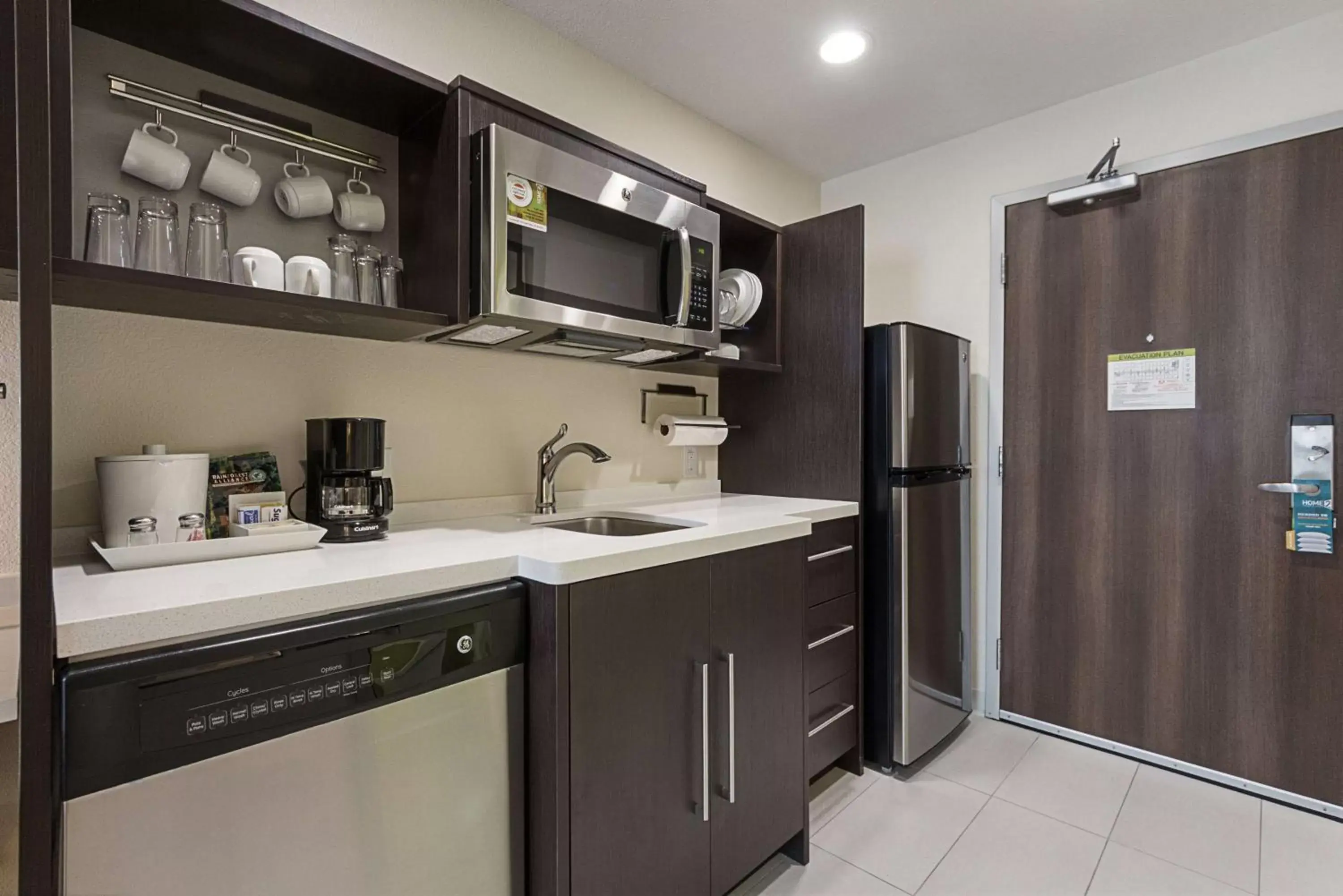 Kitchen or kitchenette, Kitchen/Kitchenette in Home2 Suites By Hilton Dallas Grand Prairie