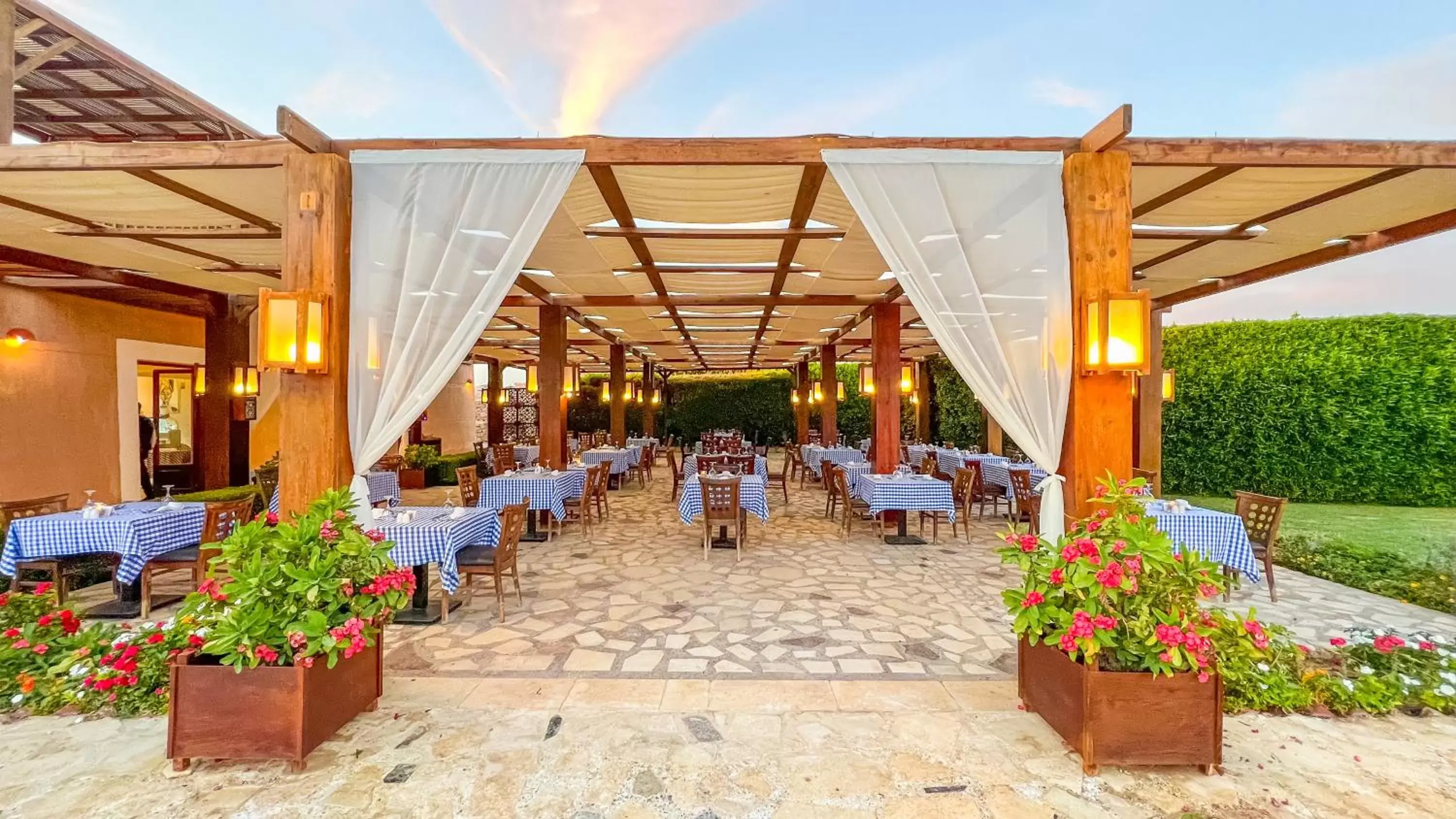 Restaurant/places to eat in Gemma Resort