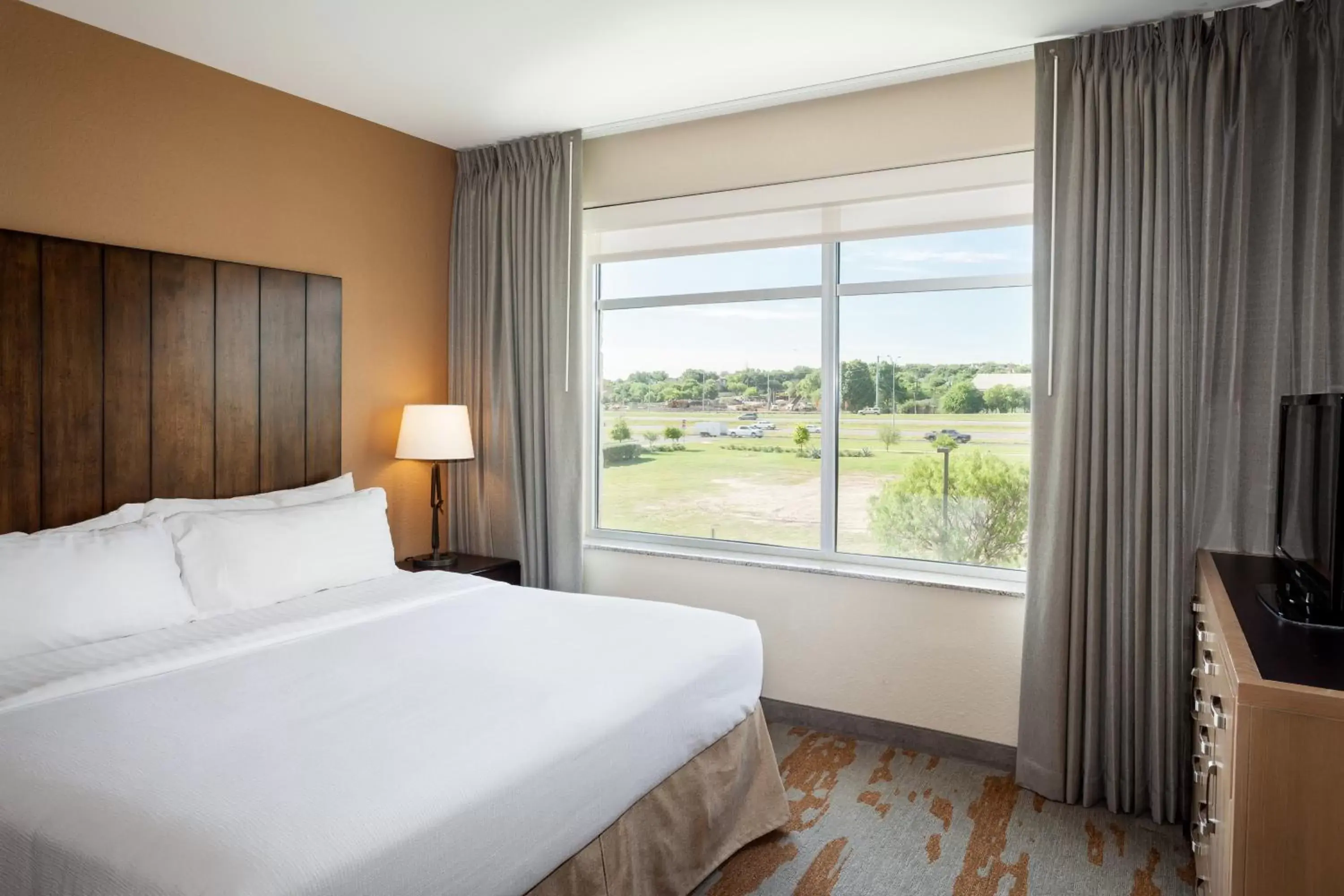 Photo of the whole room, Bed in Holiday Inn San Antonio Northwest- SeaWorld Area, an IHG Hotel