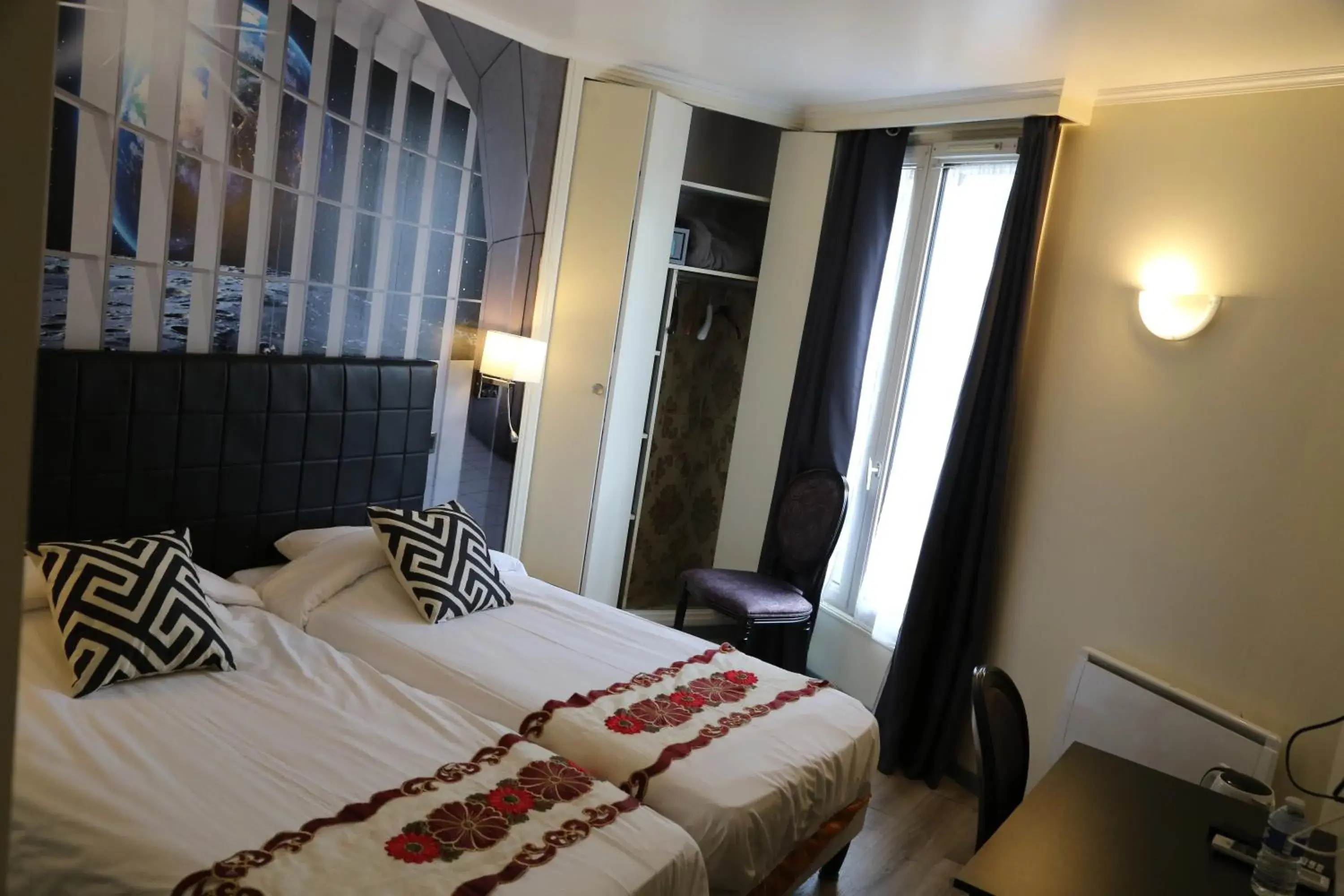 Bedroom, Bed in Hôtel Princesse Isabelle Bedroom, Bed in Hôtel Princesse Isabelle