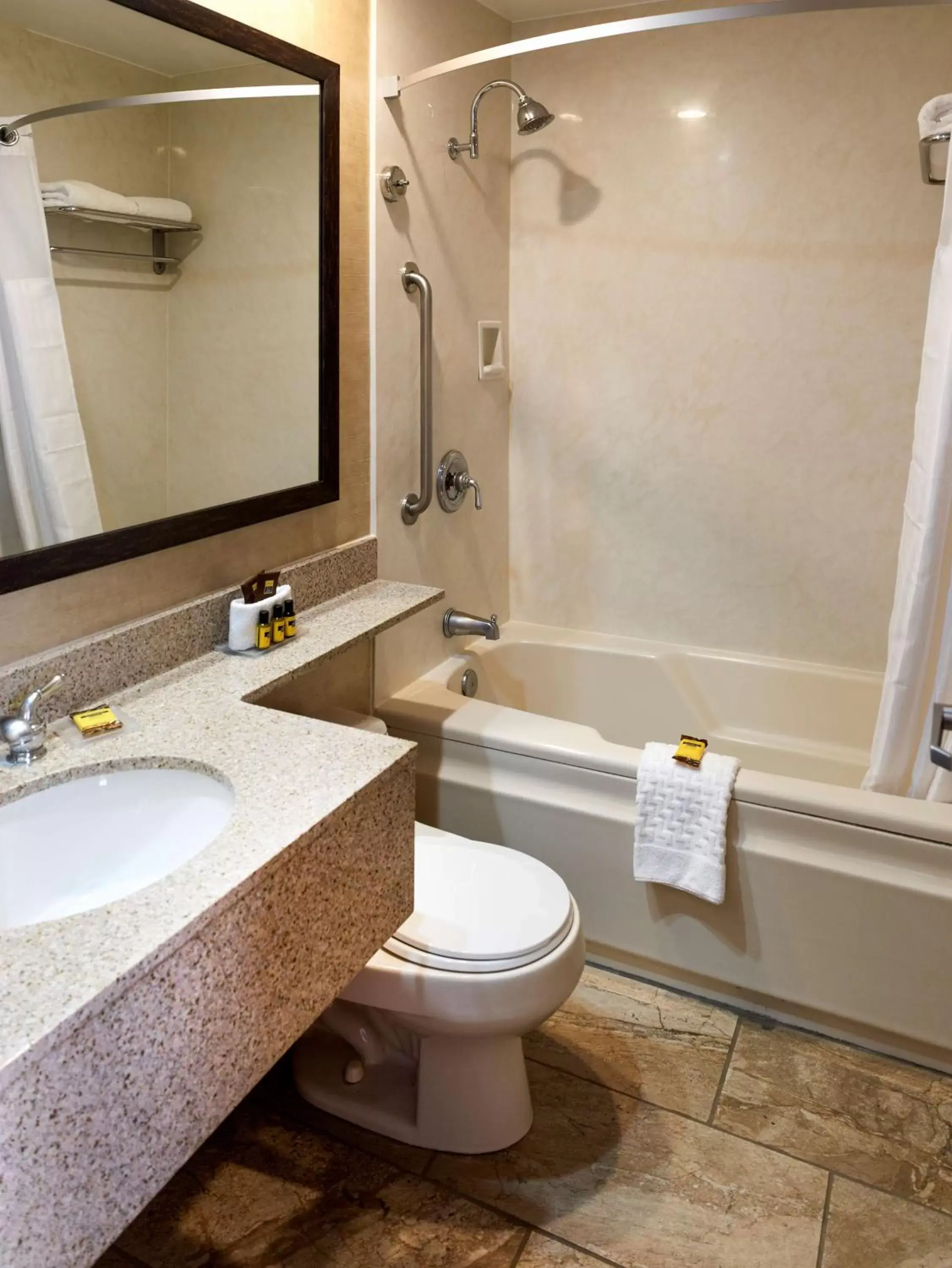 Bathroom in Squire Resort at the Grand Canyon, BW Signature Collection