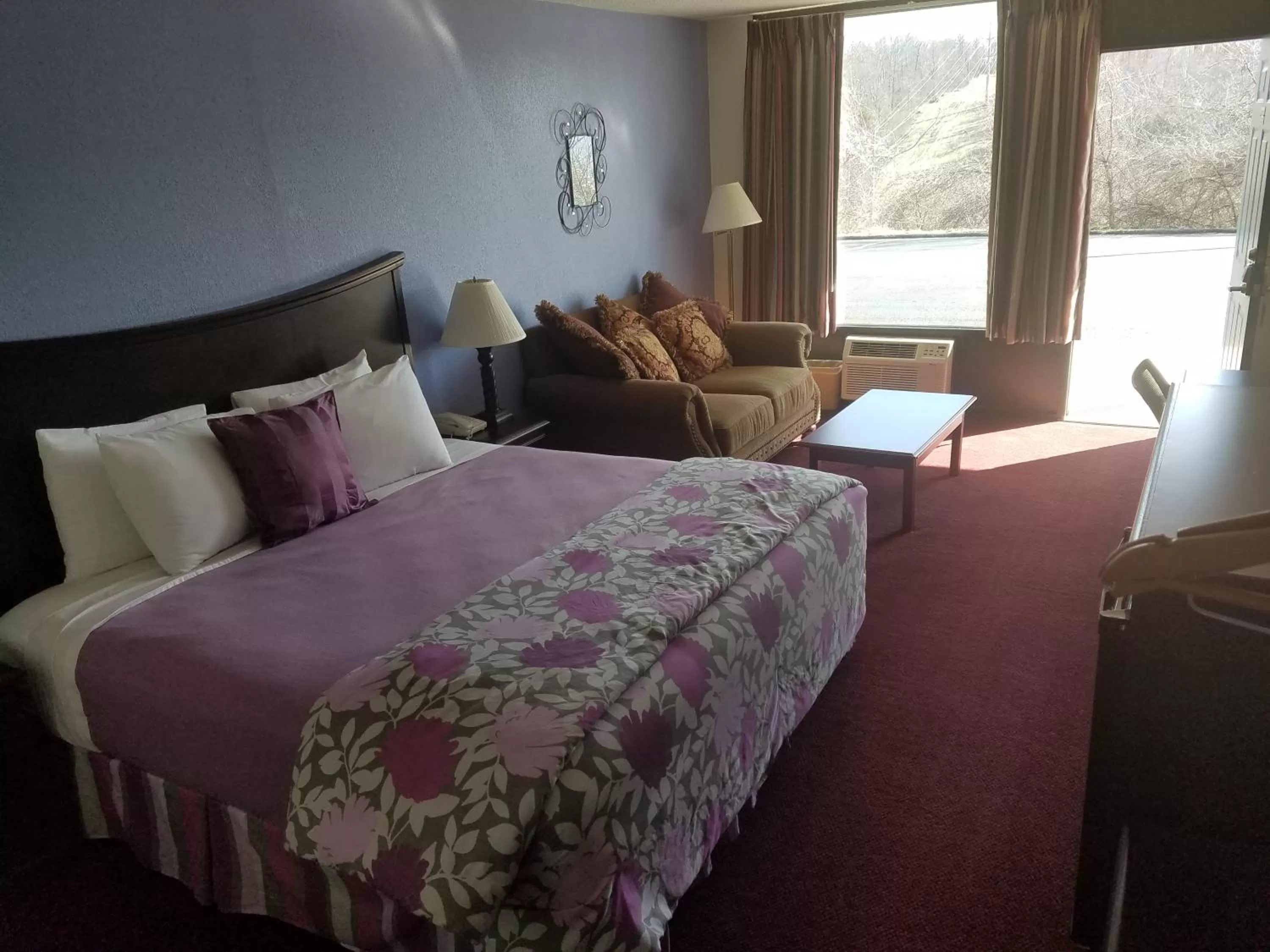 TV and multimedia, Bed in Ozark Valley Inn