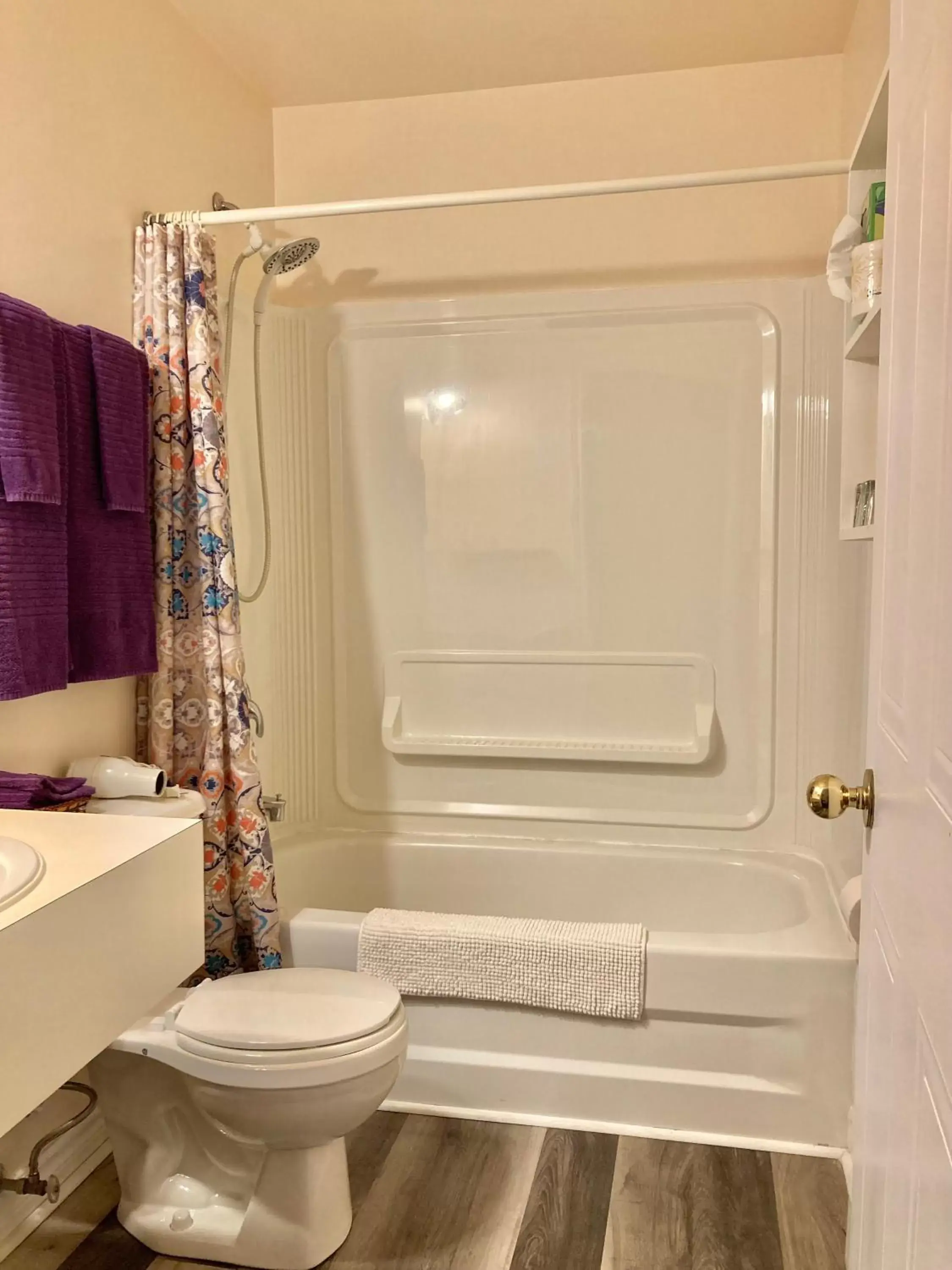 Bathroom in Castle Rock Country Inn