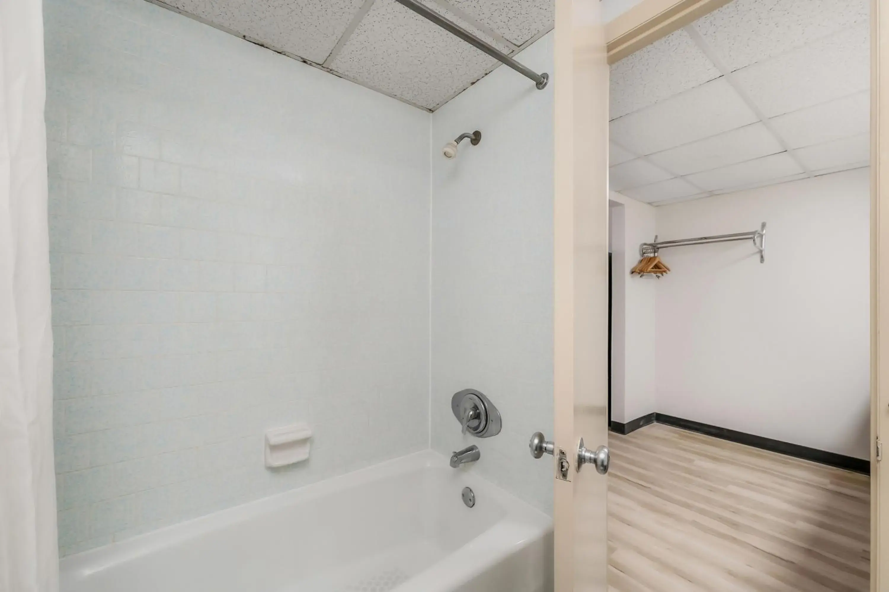 Shower, Bathroom in Americas Best Value Inn Cookeville