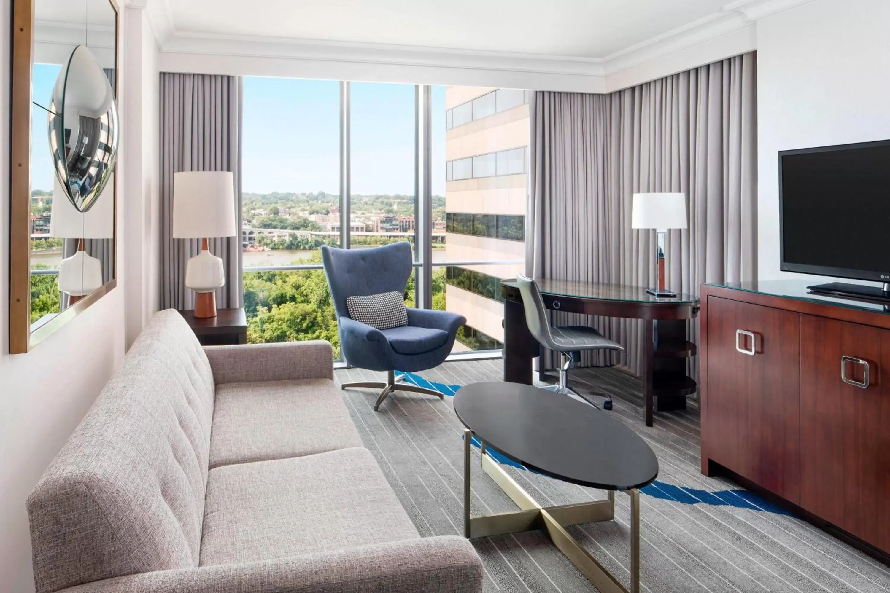 Living room, Seating Area in Le Meridien Arlington