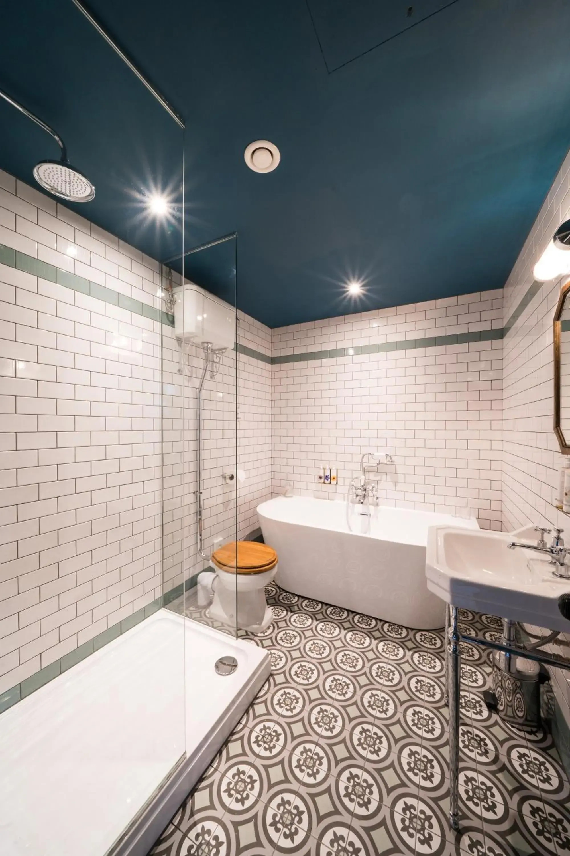Shower, Bathroom in Aragon House