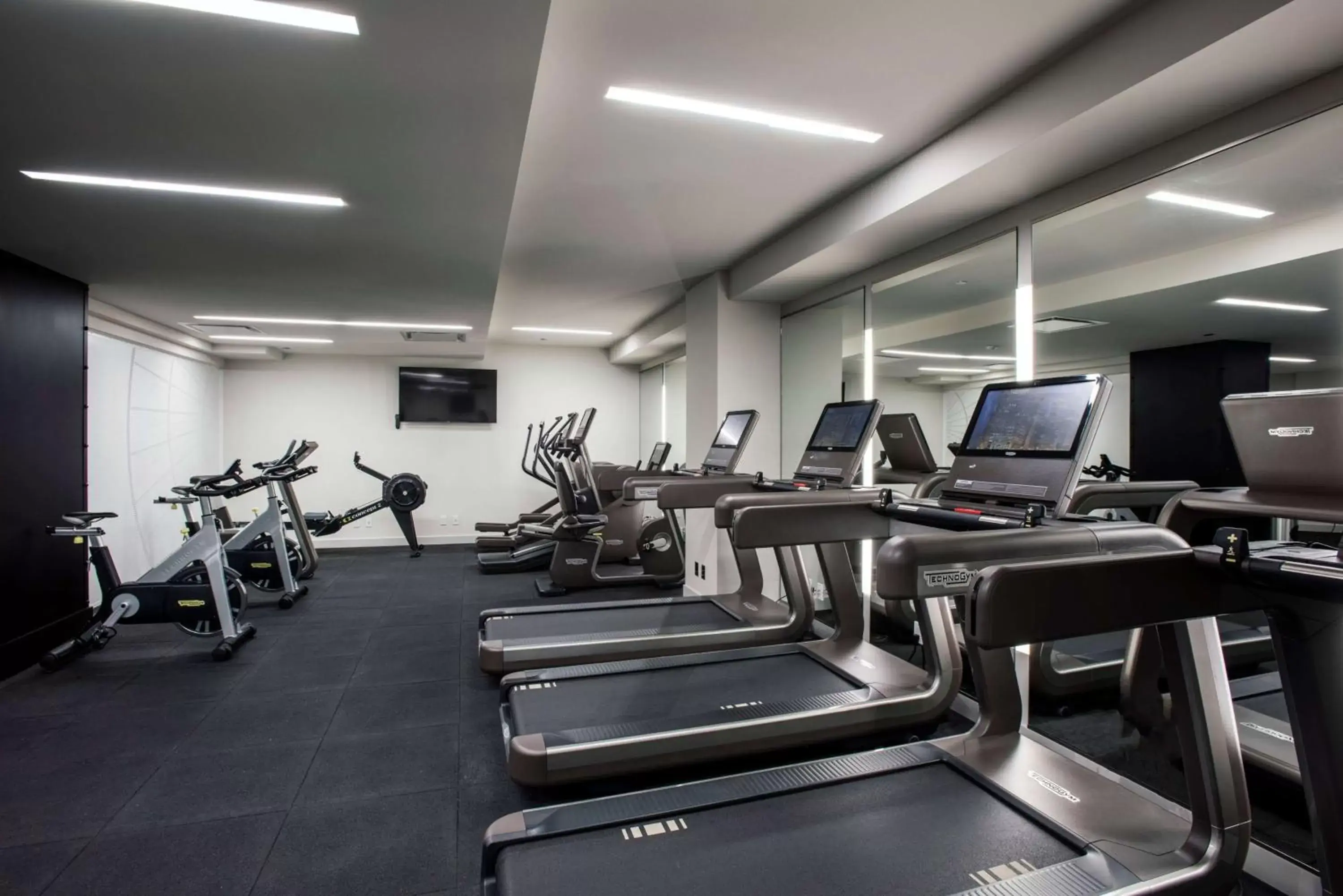 Fitness centre/facilities, Fitness Center/Facilities in LondonHouse Chicago, Curio Collection by Hilton