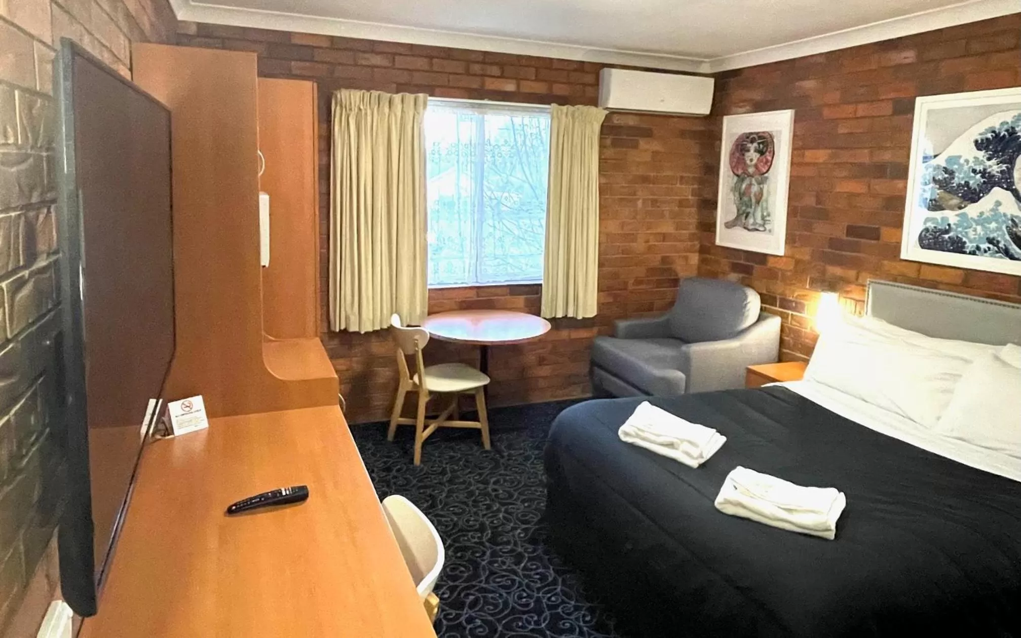 Seating area, Bed in Shiralee Motel Guyra