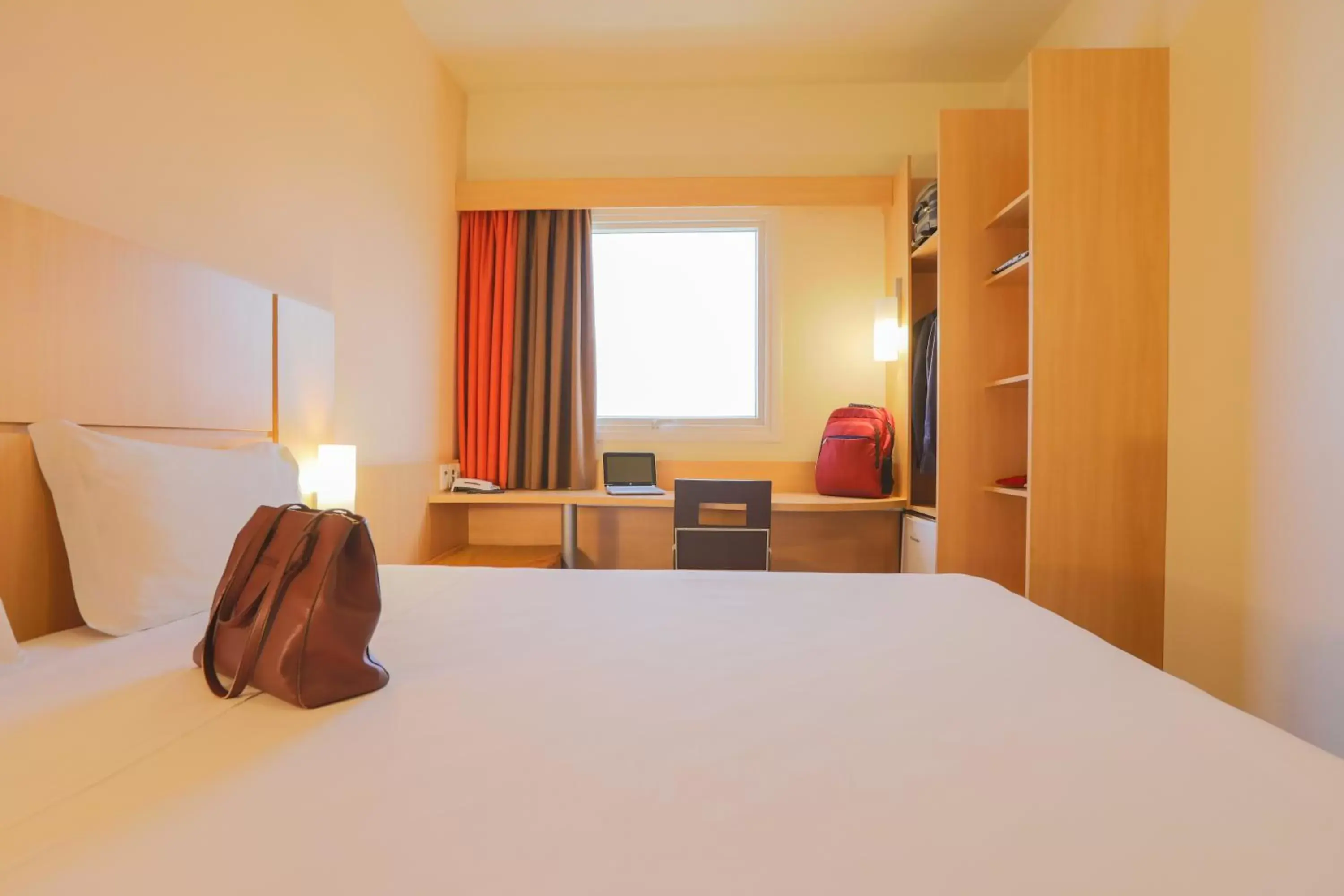 Bedroom, Bed in ibis Montes Claros Shopping