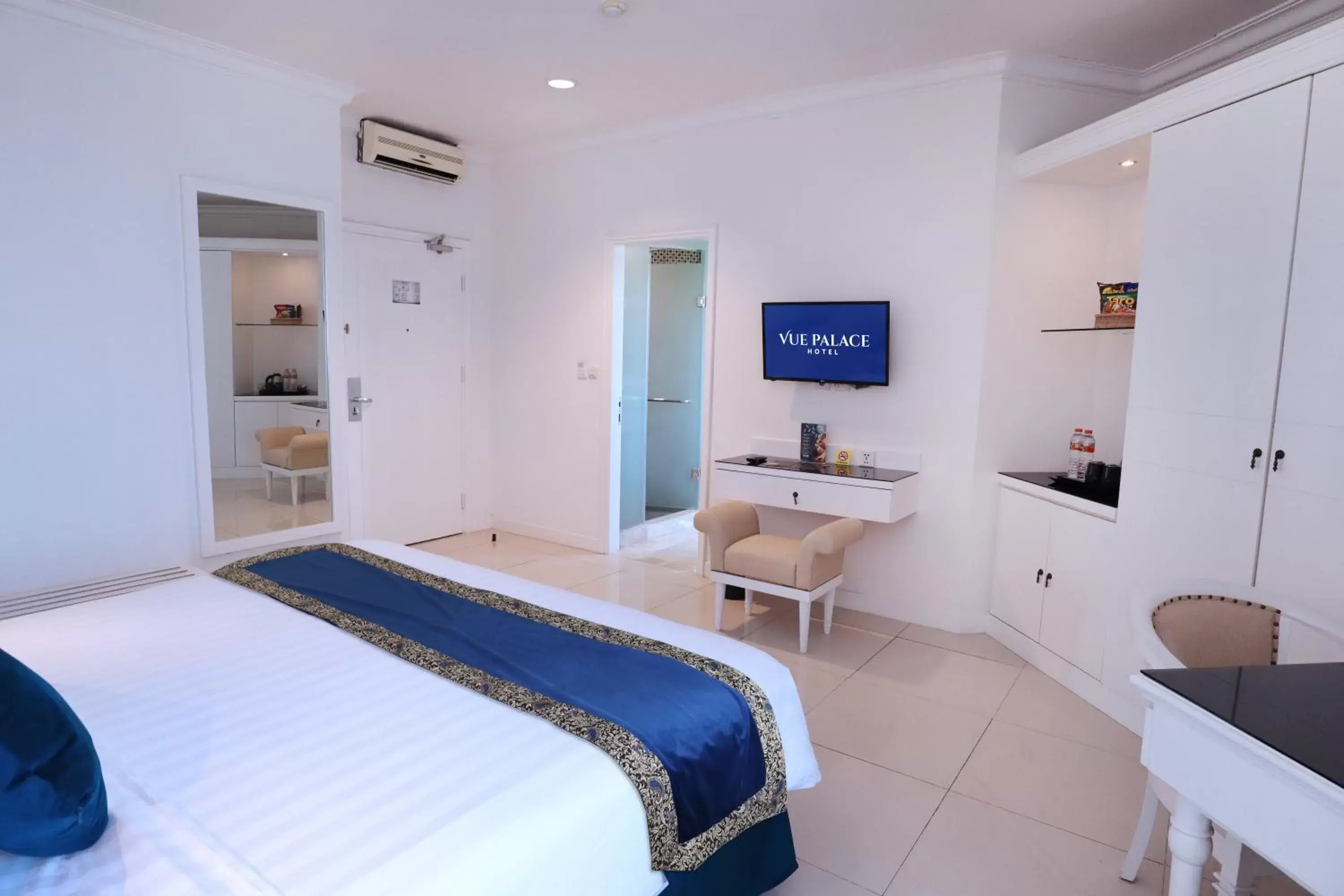 Bed in Vue Palace, ARTOTEL Curated Bed in Vue Palace, ARTOTEL Curated