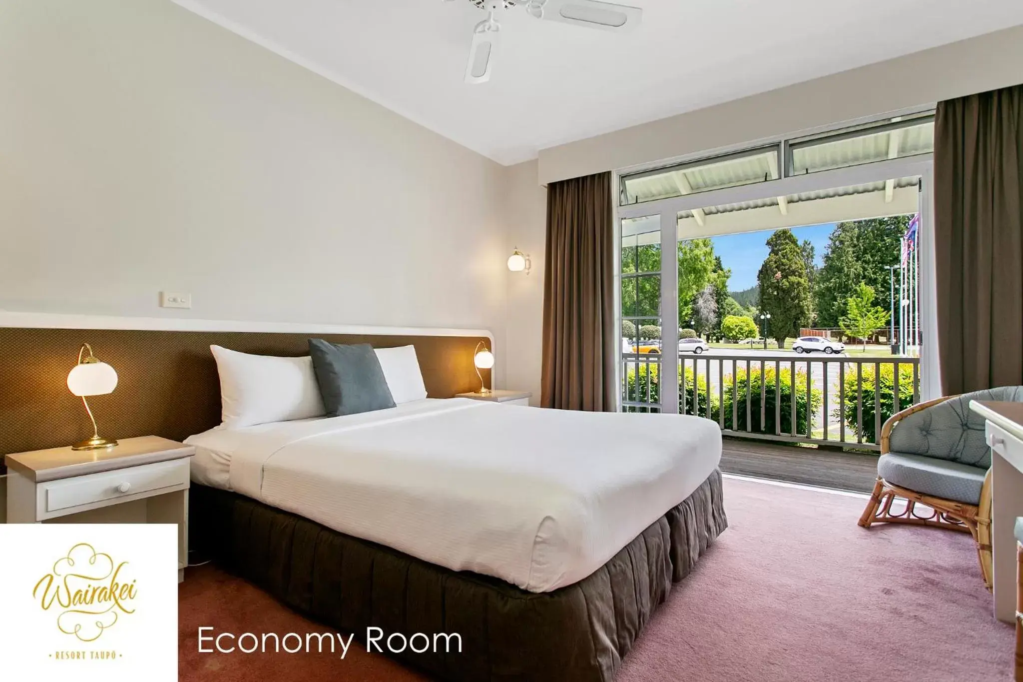 Photo of the whole room, Bed in Wairakei Resort Taupo