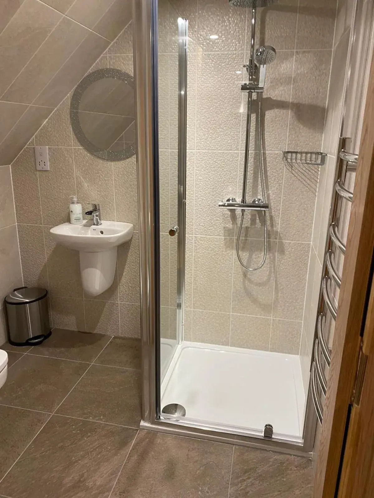 Bathroom in Waverley Inn Apartments