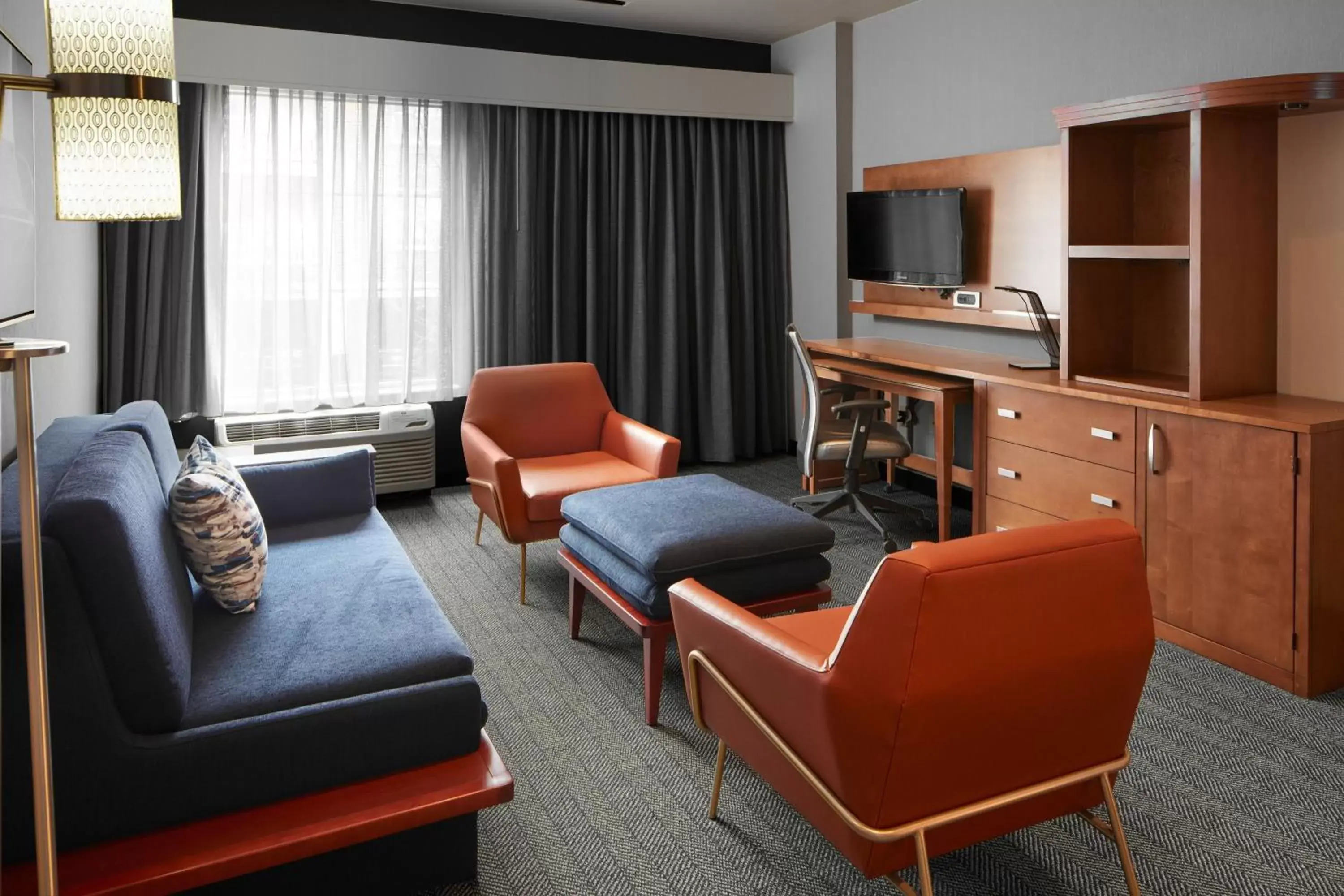 Living room, Seating Area in Courtyard by Marriott Charlottesville - University Medical Center