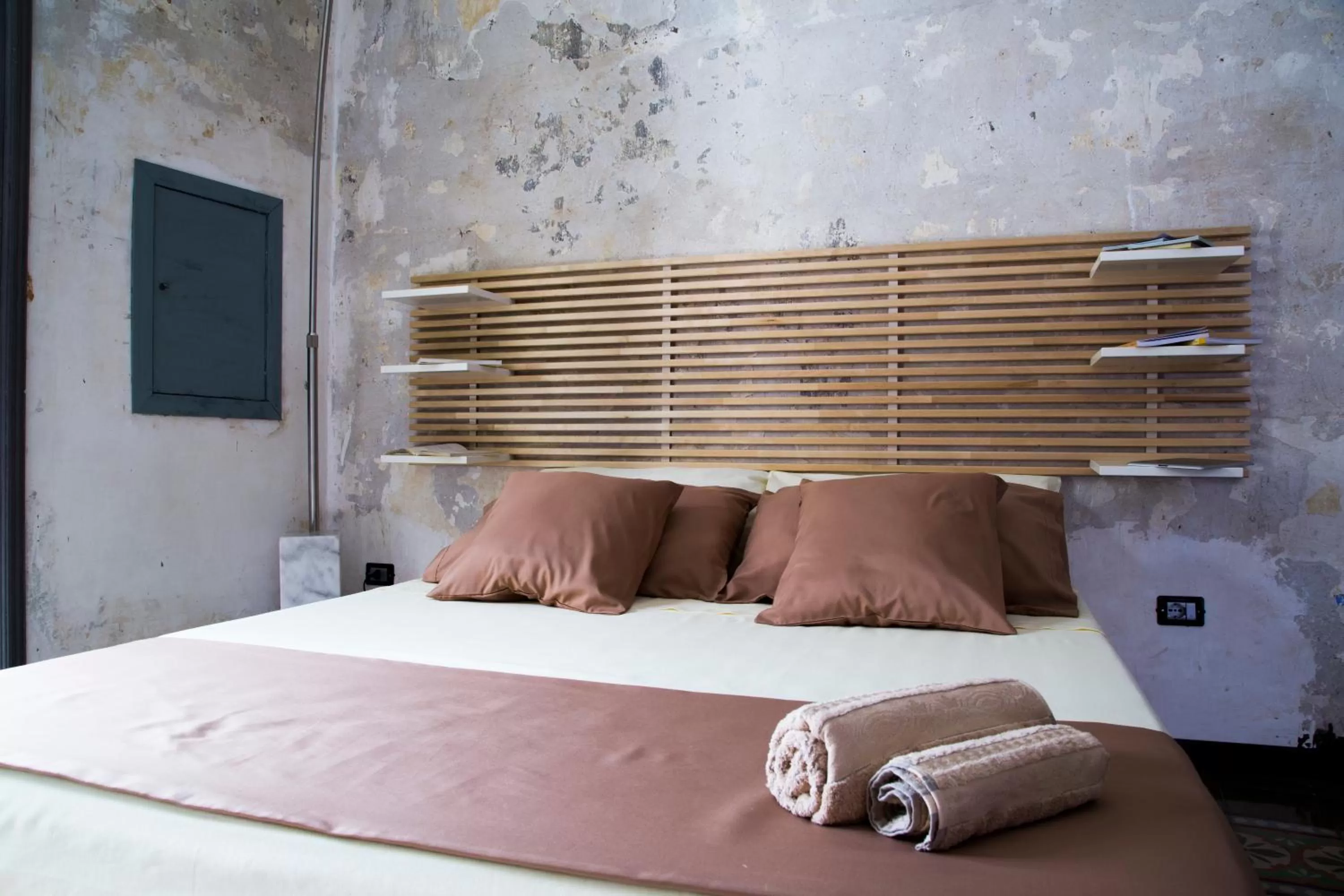 Decorative detail, Bed in Community Rooms & Wine