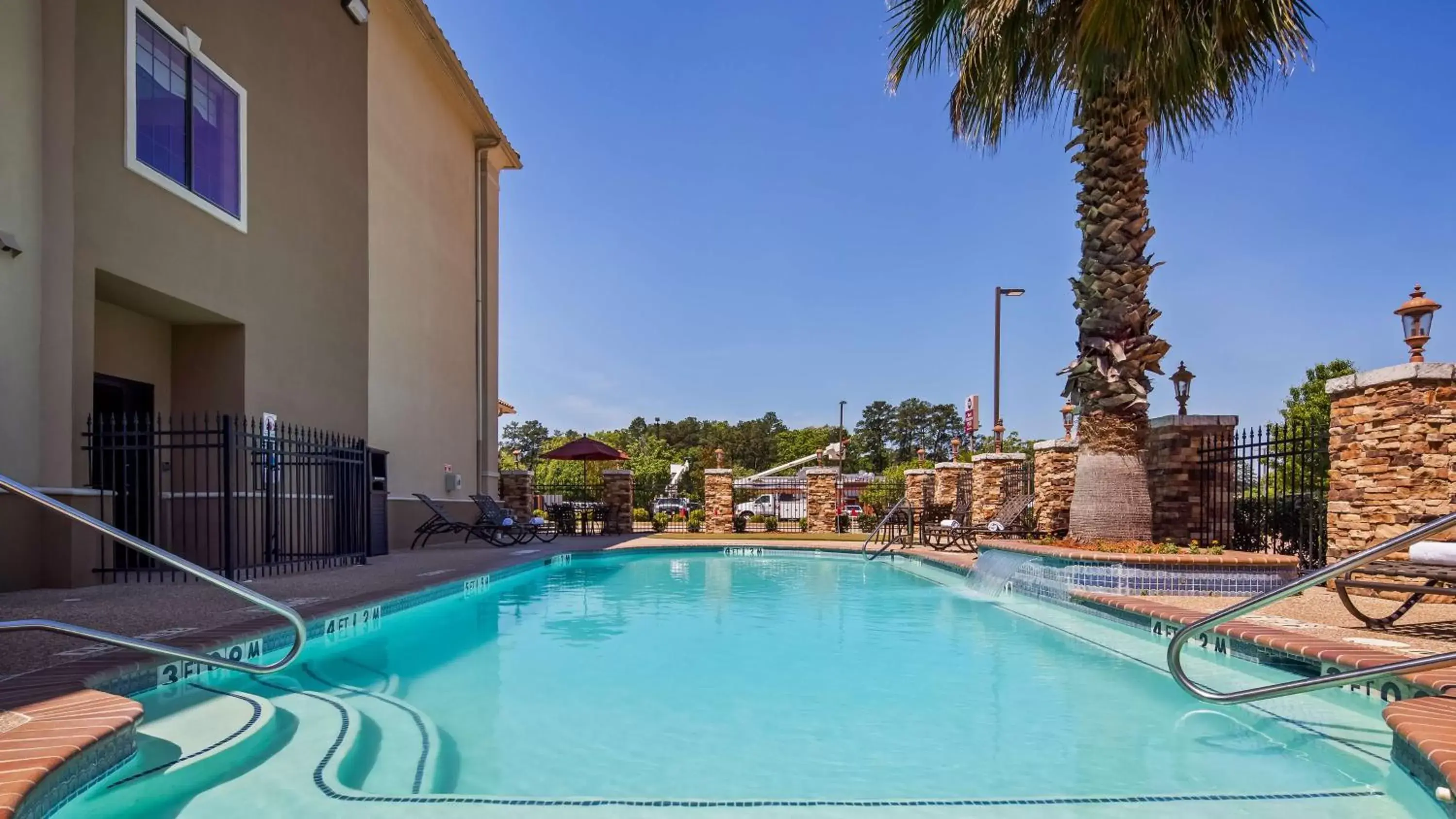 On site, Swimming Pool in Best Western Plus Crown Colony Inn & Suites
