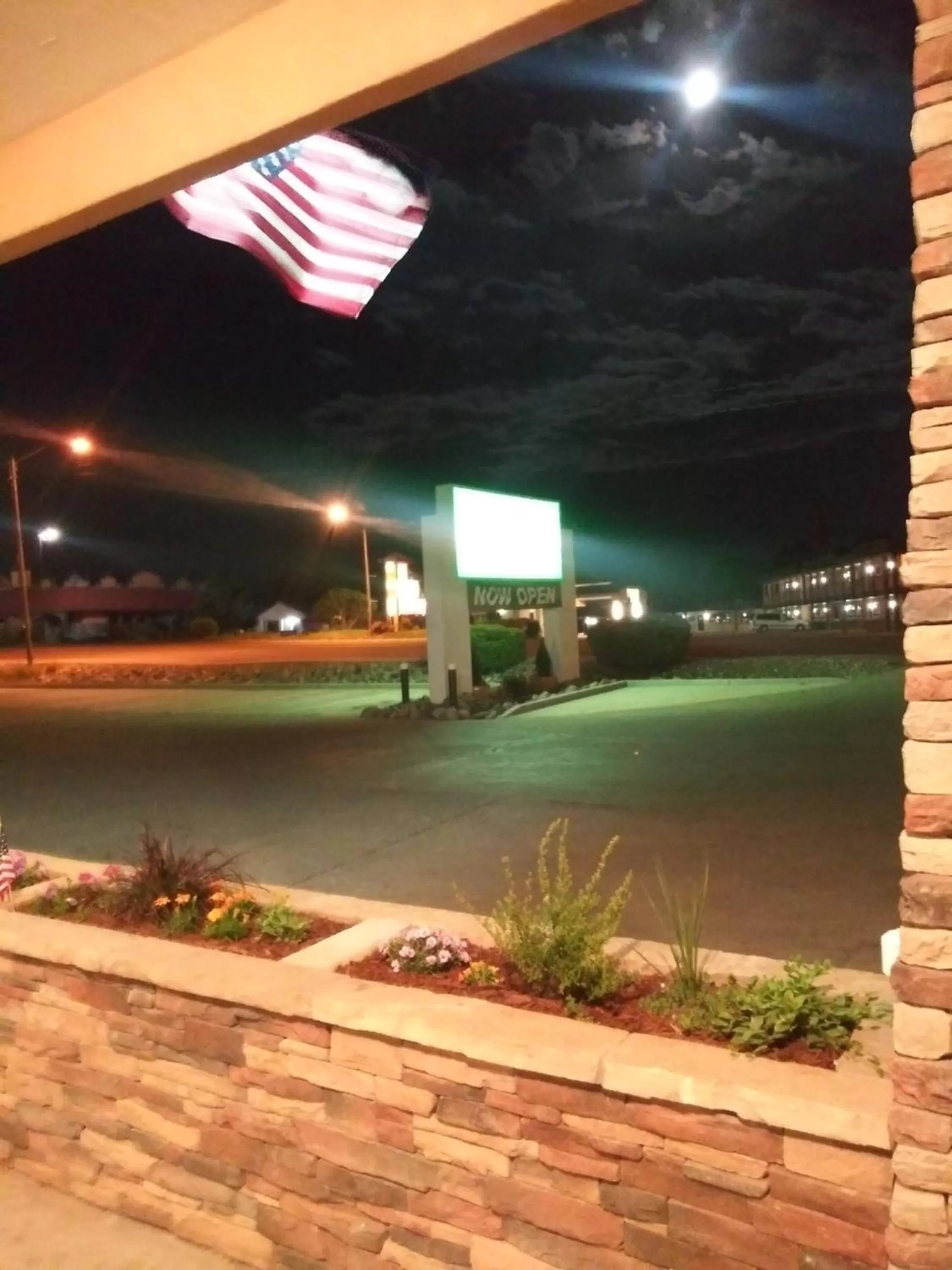 Logo/Certificate/Sign in GreenTree Inn Montrose