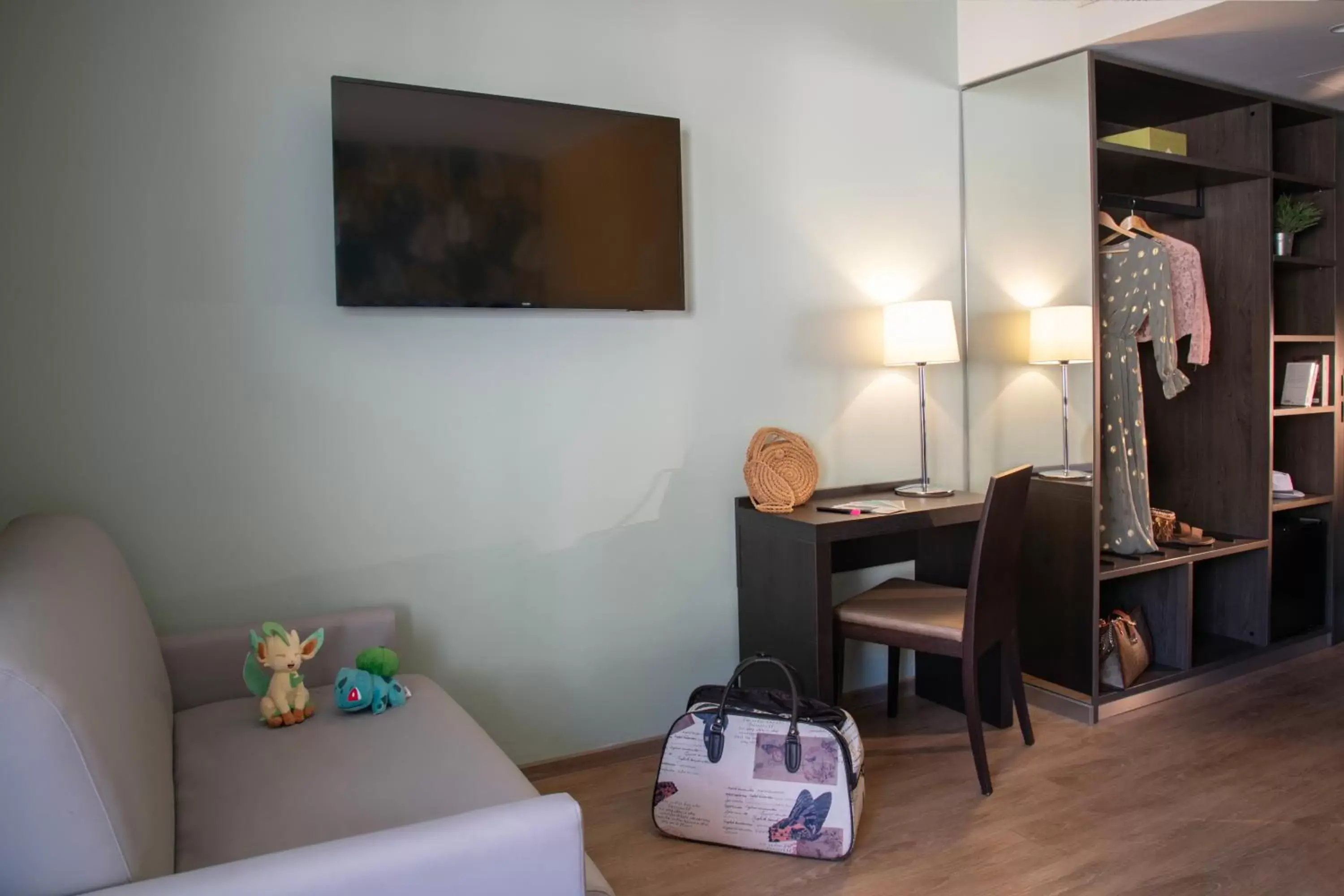 Living room, TV/Entertainment Center in ibis Styles Beaulieu sur Mer