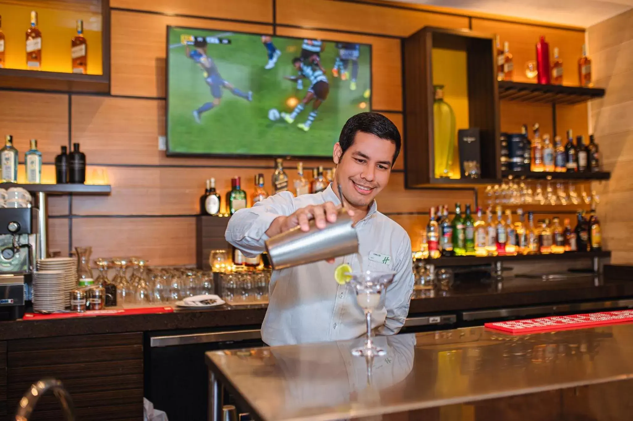 Lounge or bar, Lounge/Bar in Holiday Inn Guayaquil Airport, an IHG Hotel