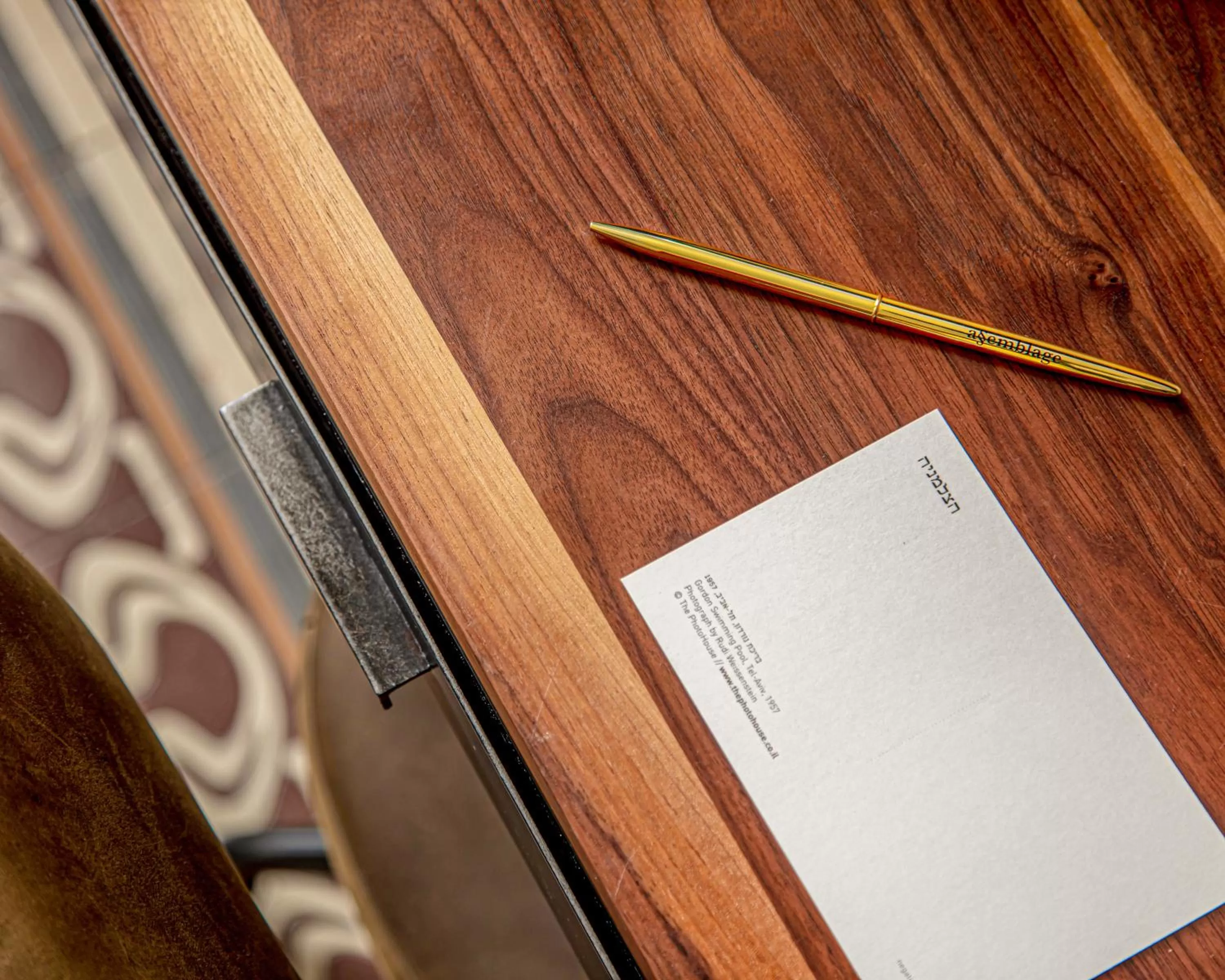 Business facilities in Assemblage Boutique