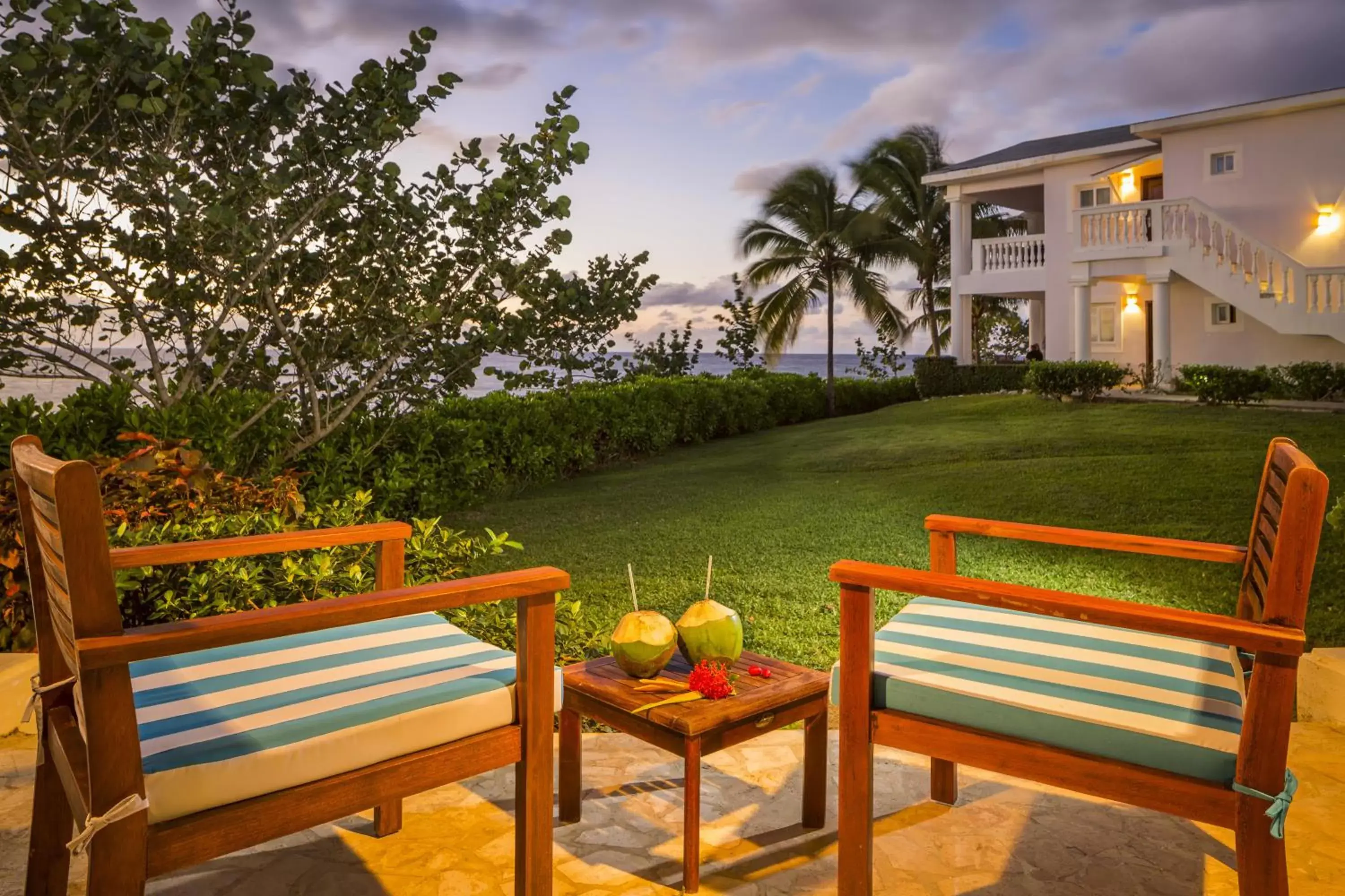 Patio in Grand Palladium Lady Hamilton Resort & Spa - All Inclusive