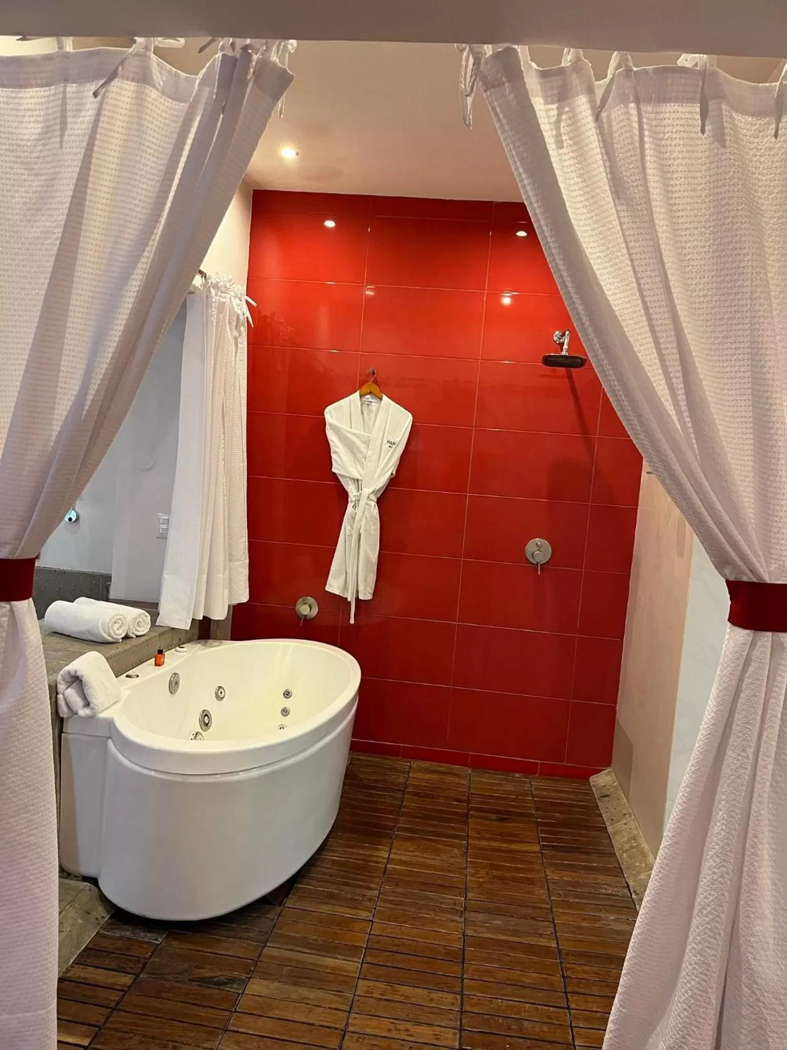 Shower in Zújmú Business Boutique Hotel