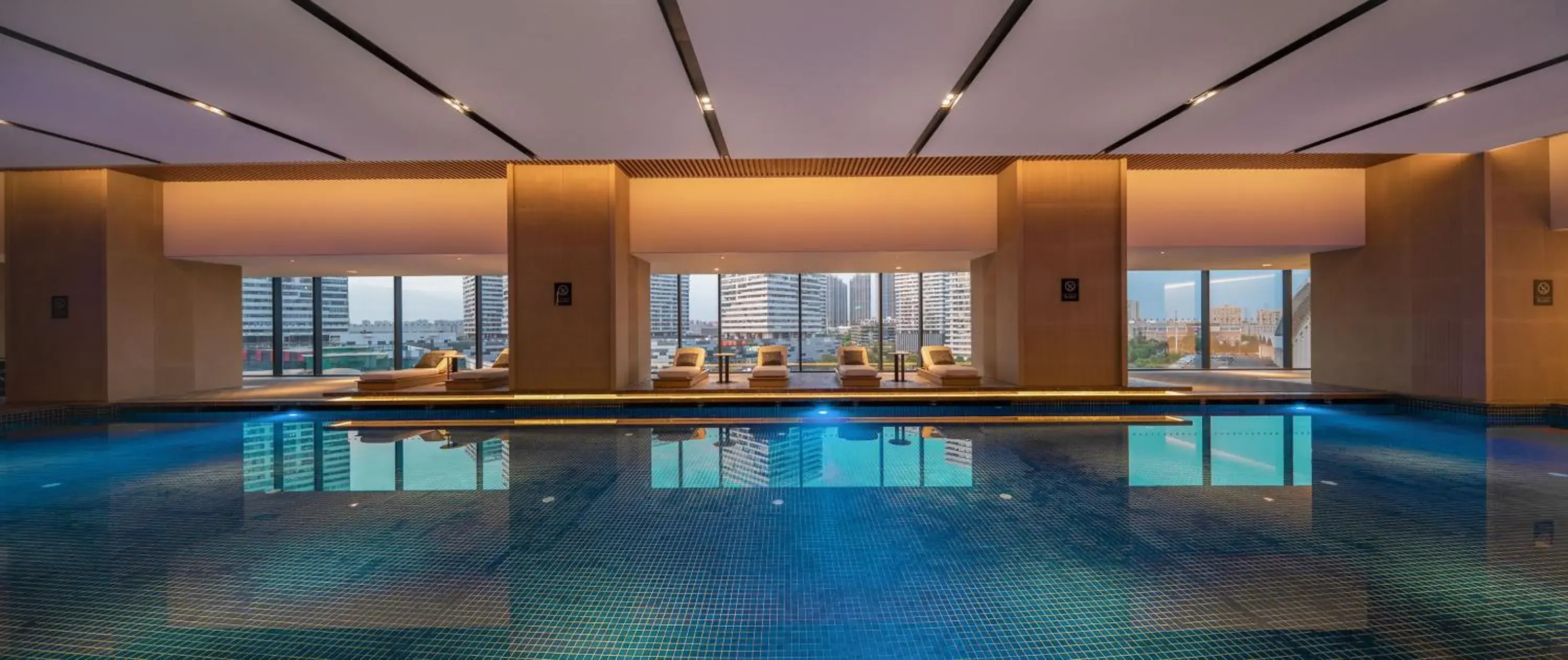 , Swimming Pool in Wuhan Marriott Hotel Hankou