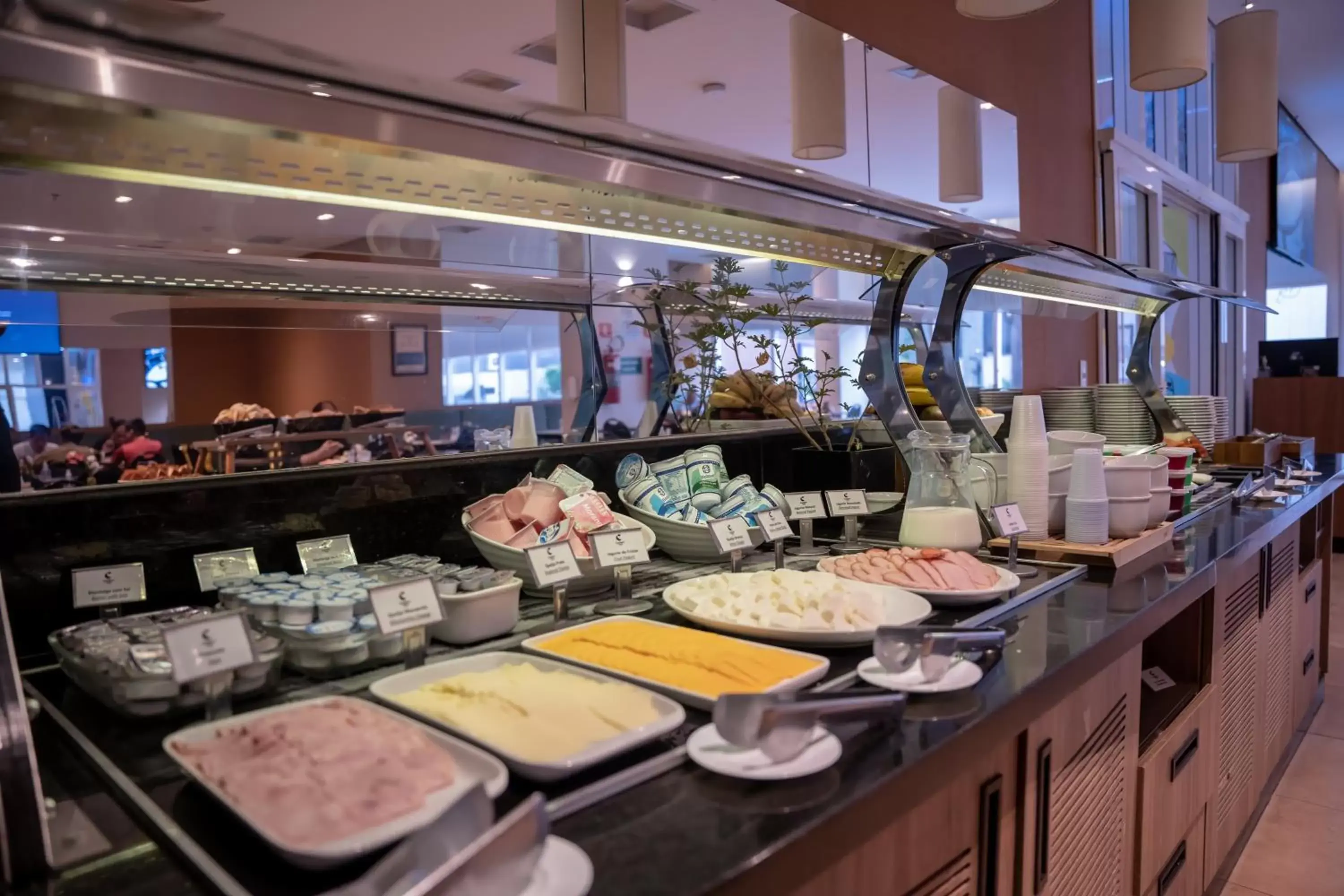 Buffet breakfast, Restaurant/Places to Eat in Comfort Hotel Santos