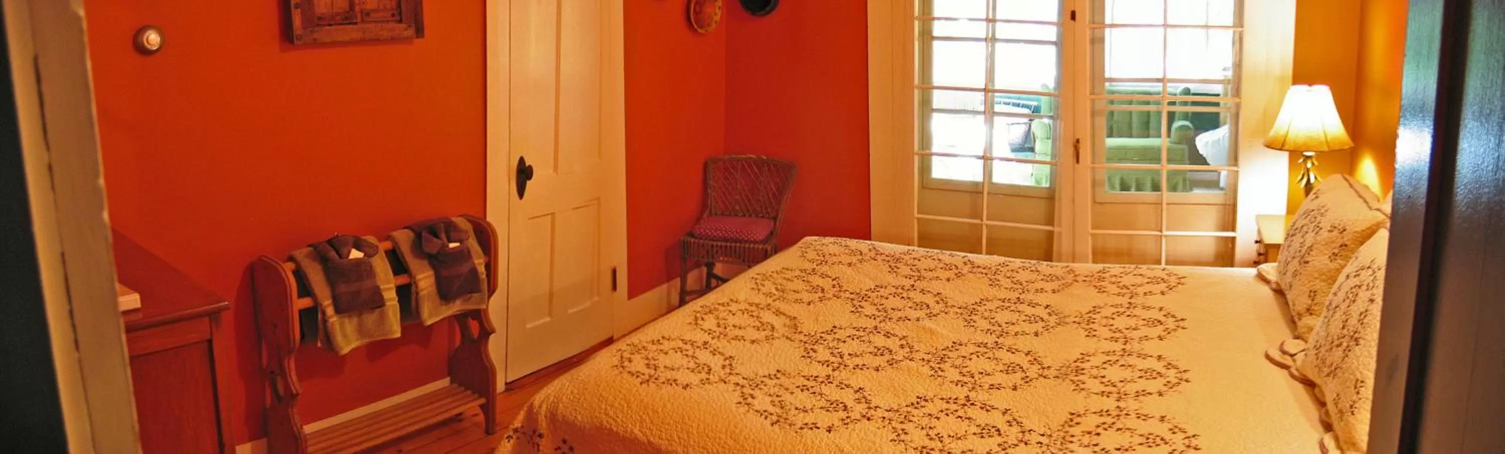 Bed in Trails End Inn