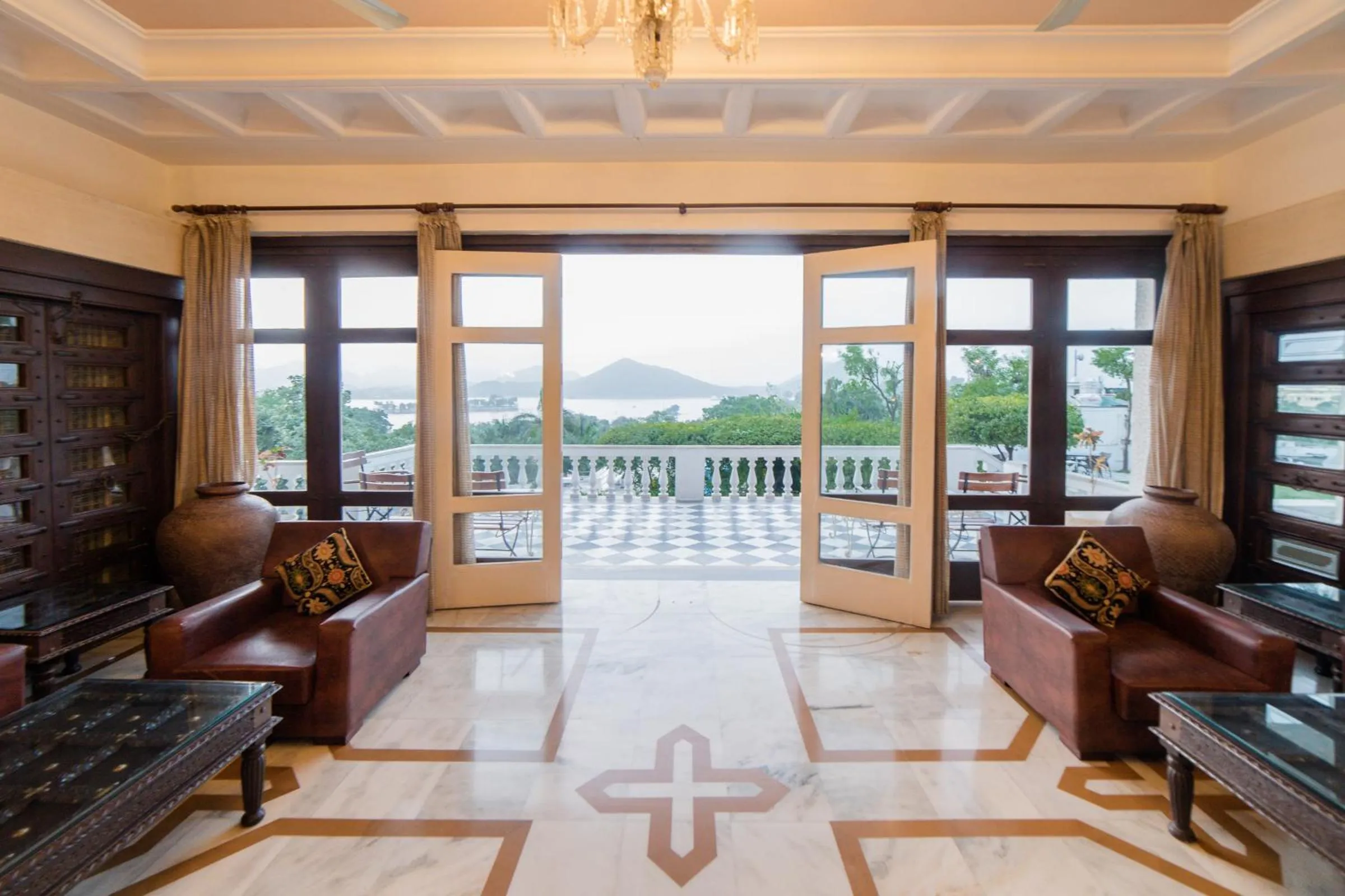 Patio in Hotel Hilltop Palace