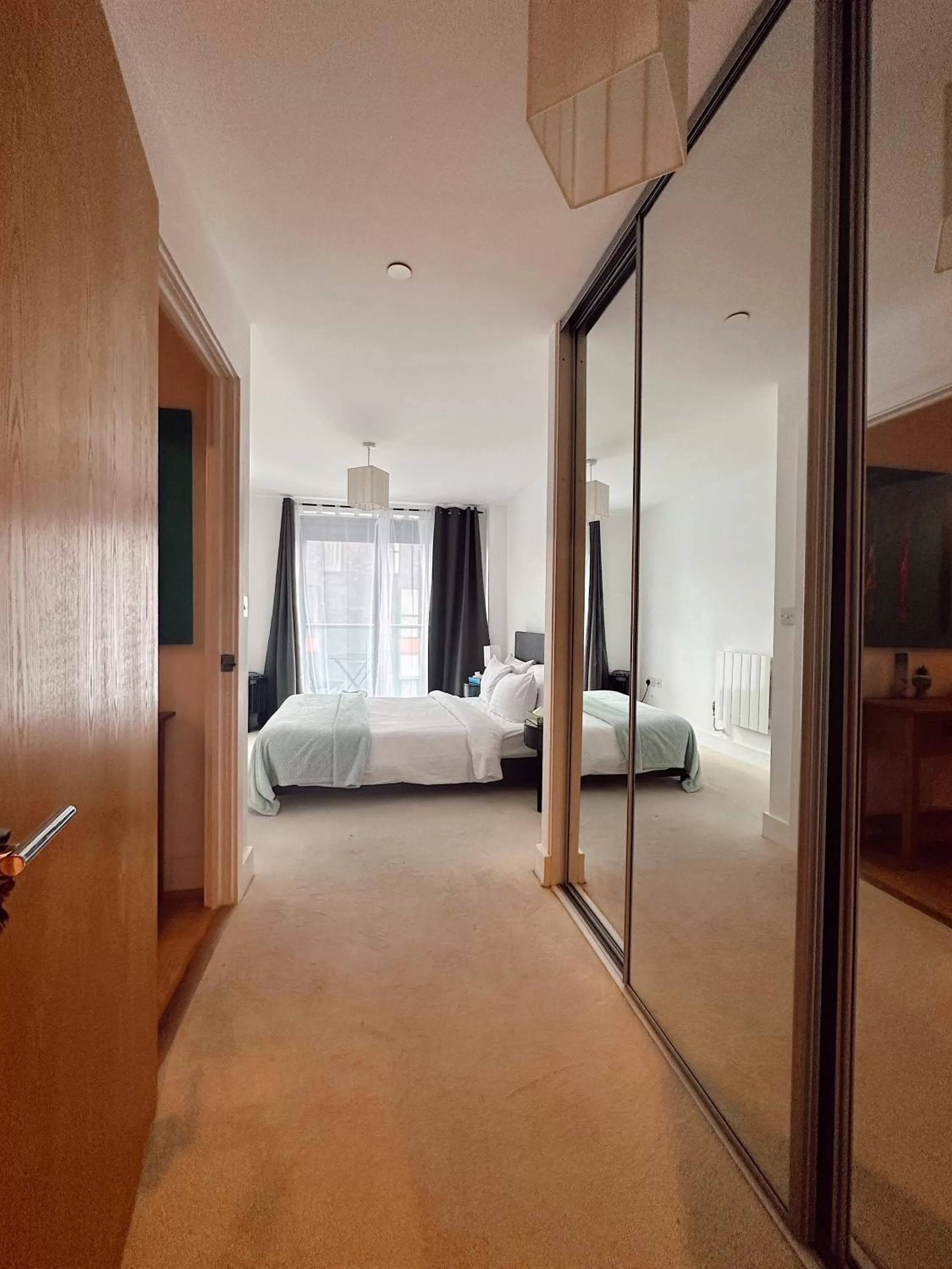 Bed in Canary Wharf - Luxury Apartments