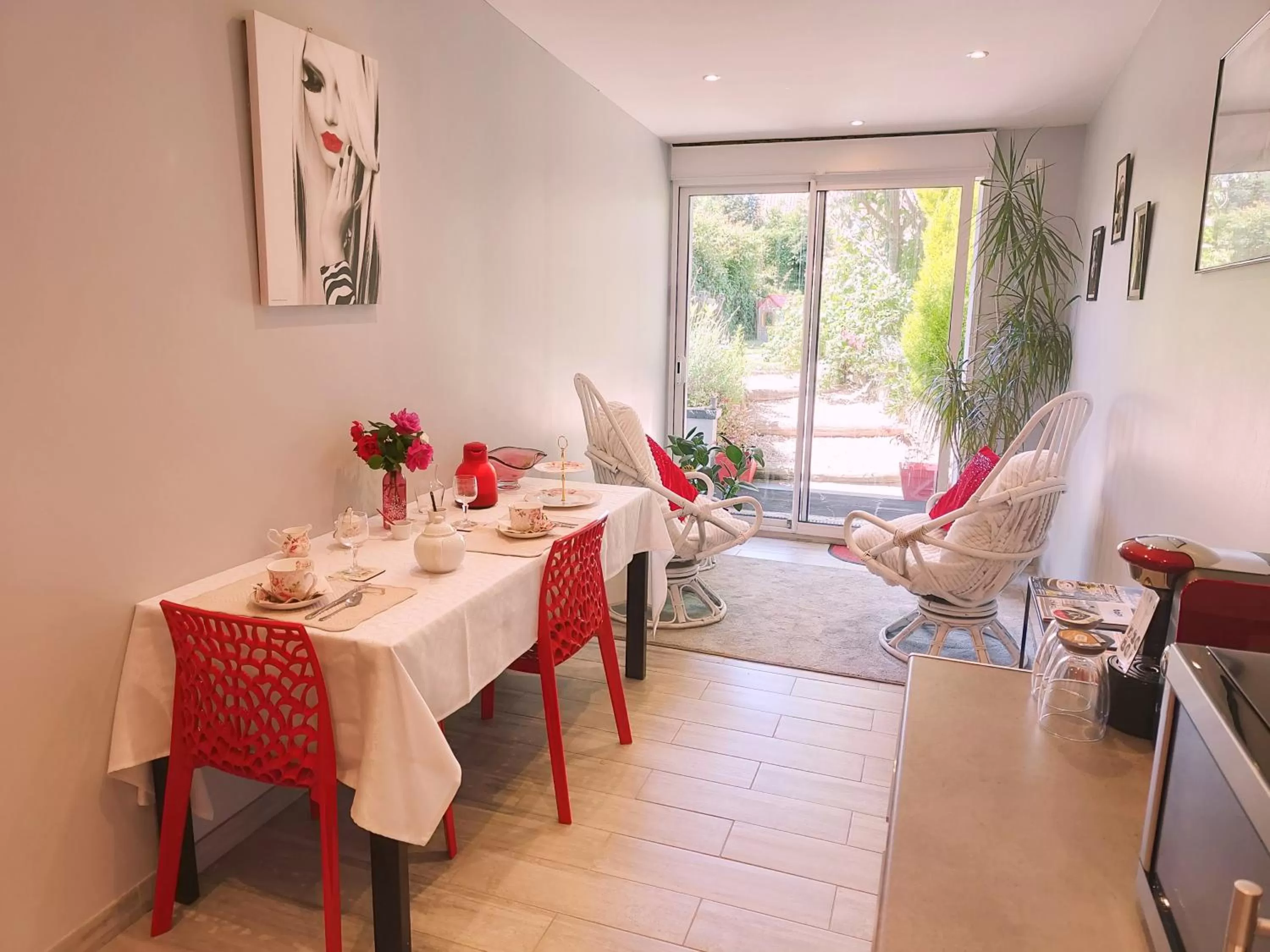 Restaurant/Places to Eat in La Saint Martinoise