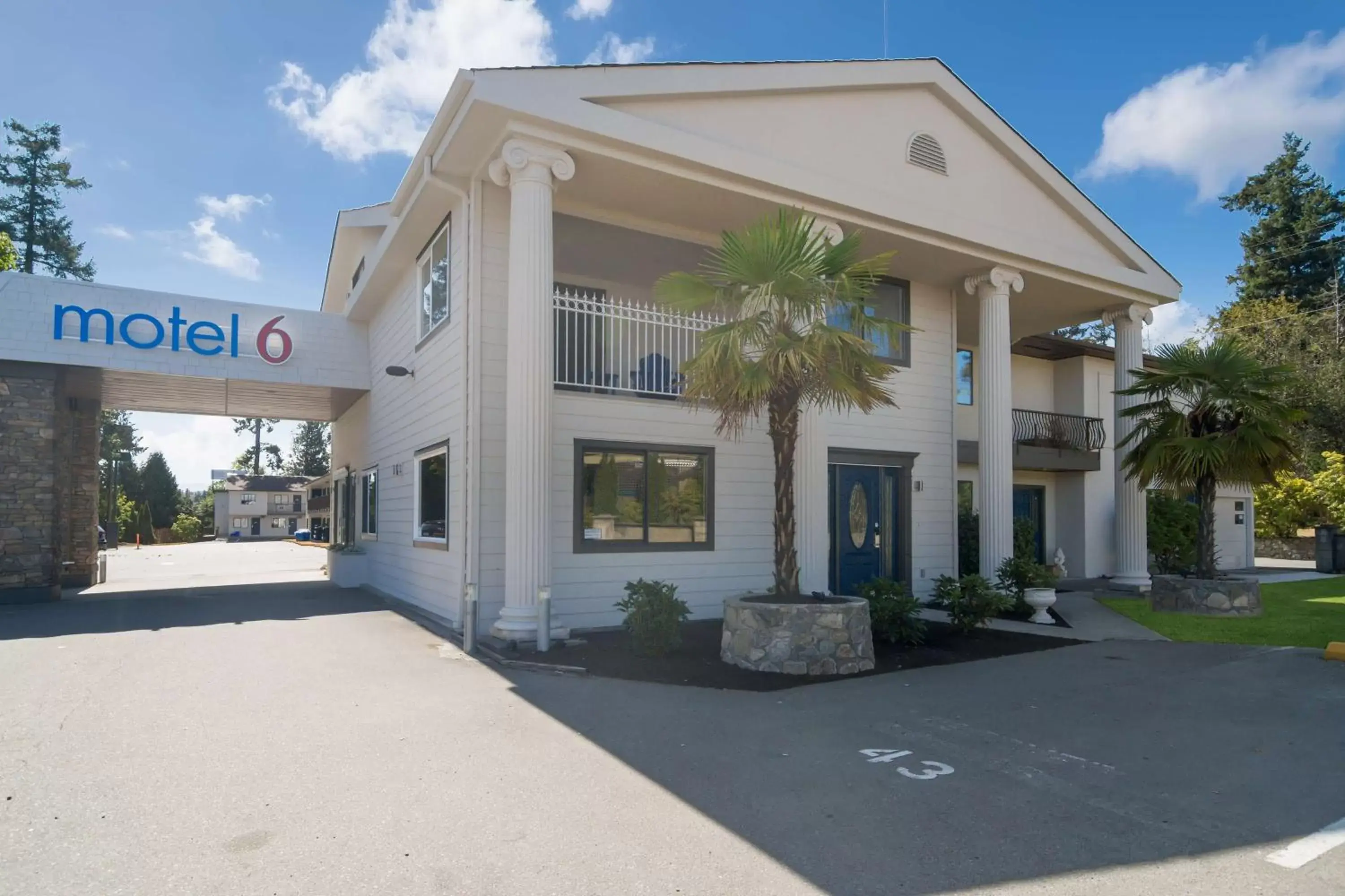 Property building in Motel 6-Saanichton, BC - Victoria Airport Property building in Motel 6-Saanichton, BC - Victoria Airport