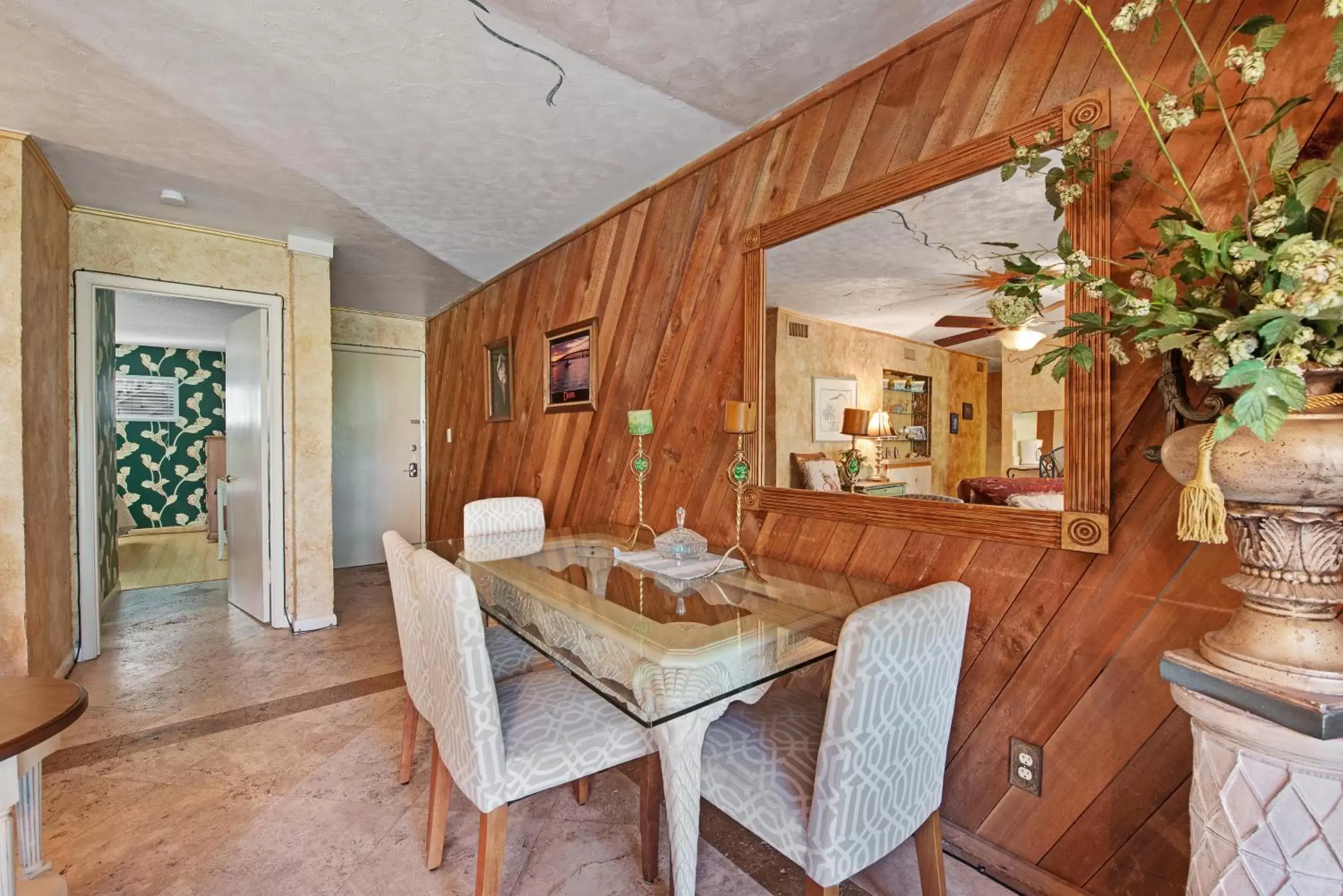 Dining Area in Gulf Terrace 181