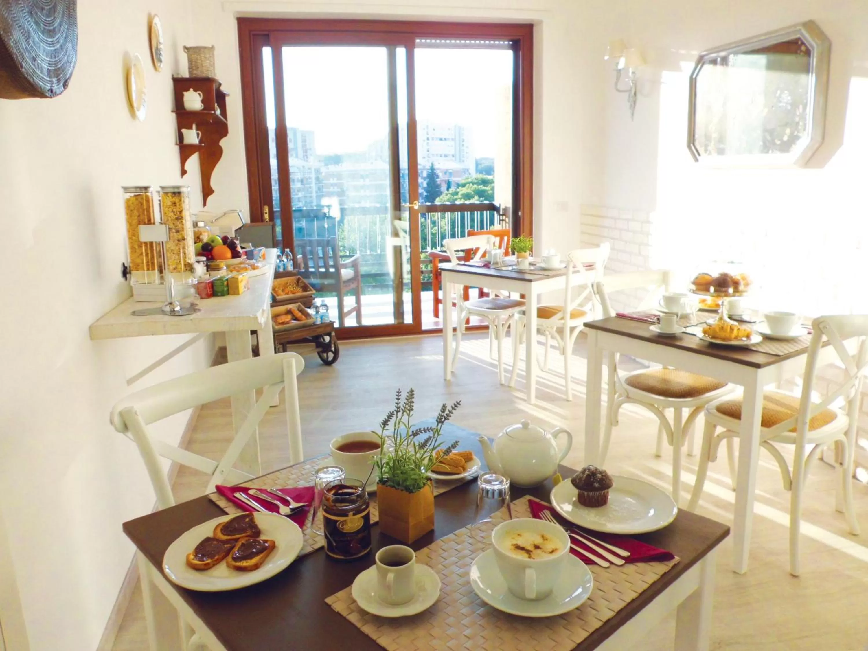 Communal lounge/ TV room in B&B More Than Rome