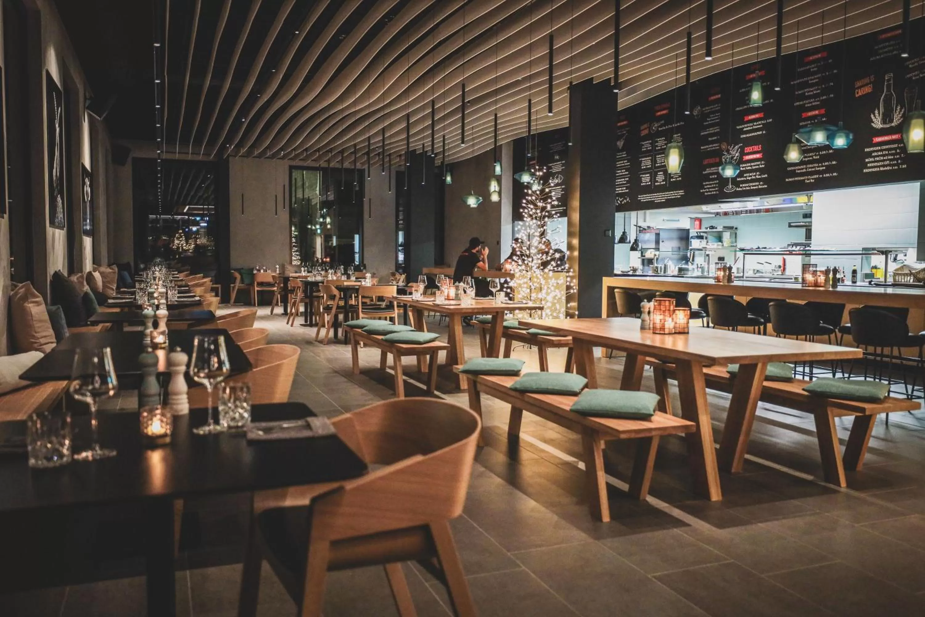 Restaurant/places to eat in AVES Hotel&Apartment Arosa