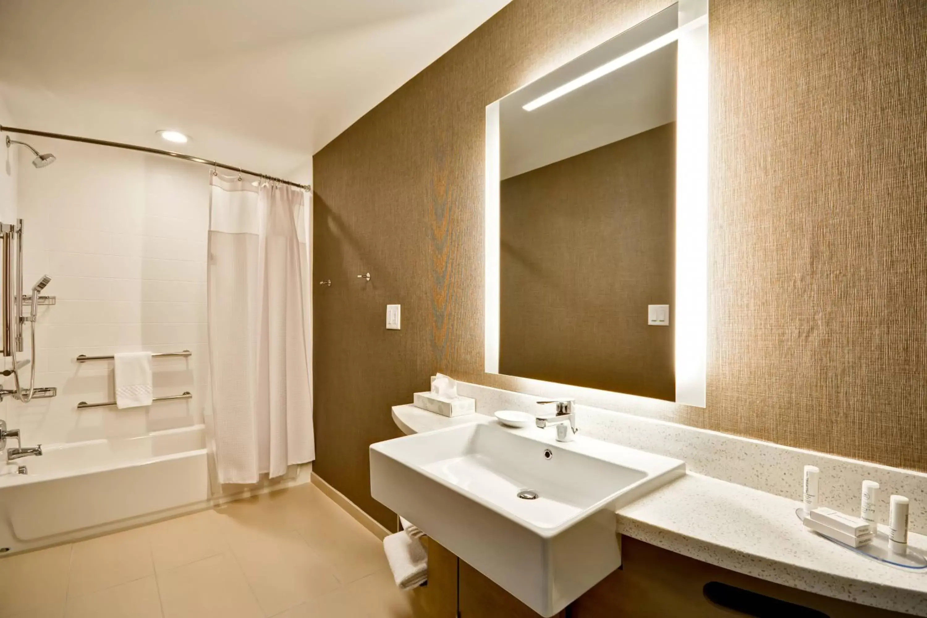 Bathroom in SpringHill Suites by Marriott Cincinnati Blue Ash