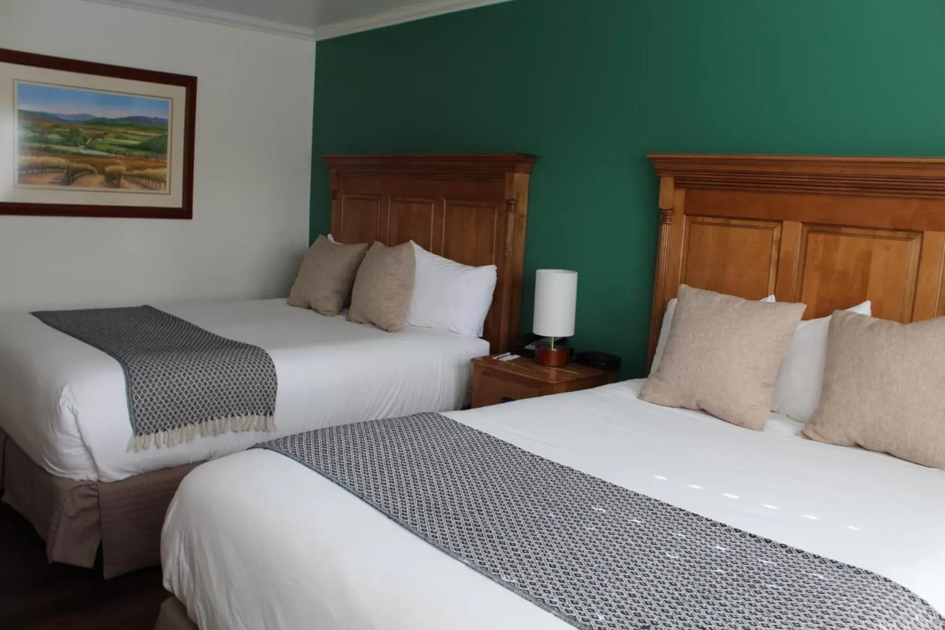 Bed in Elm House Inn