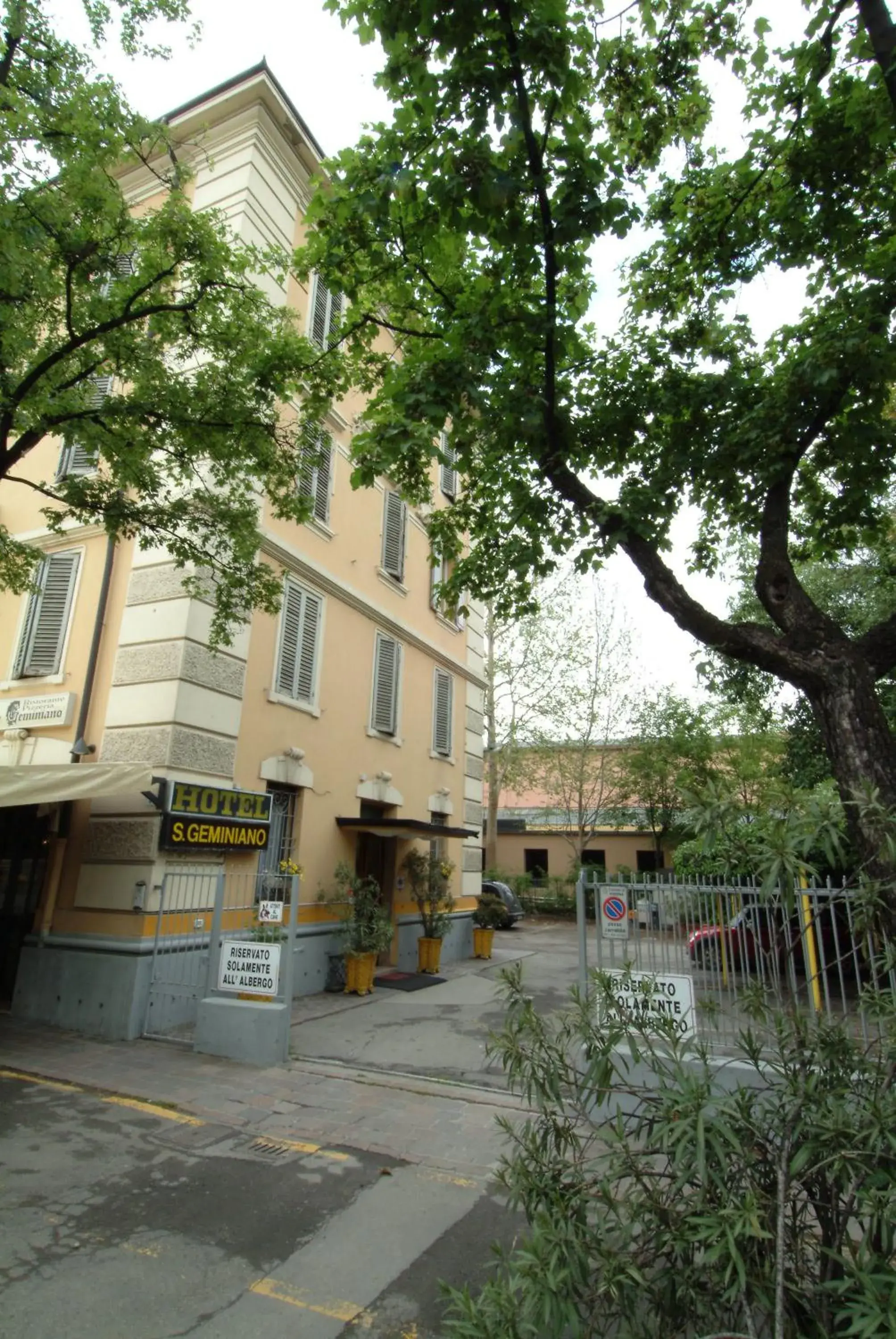 Facade/entrance, Property Building in Hotel San Geminiano