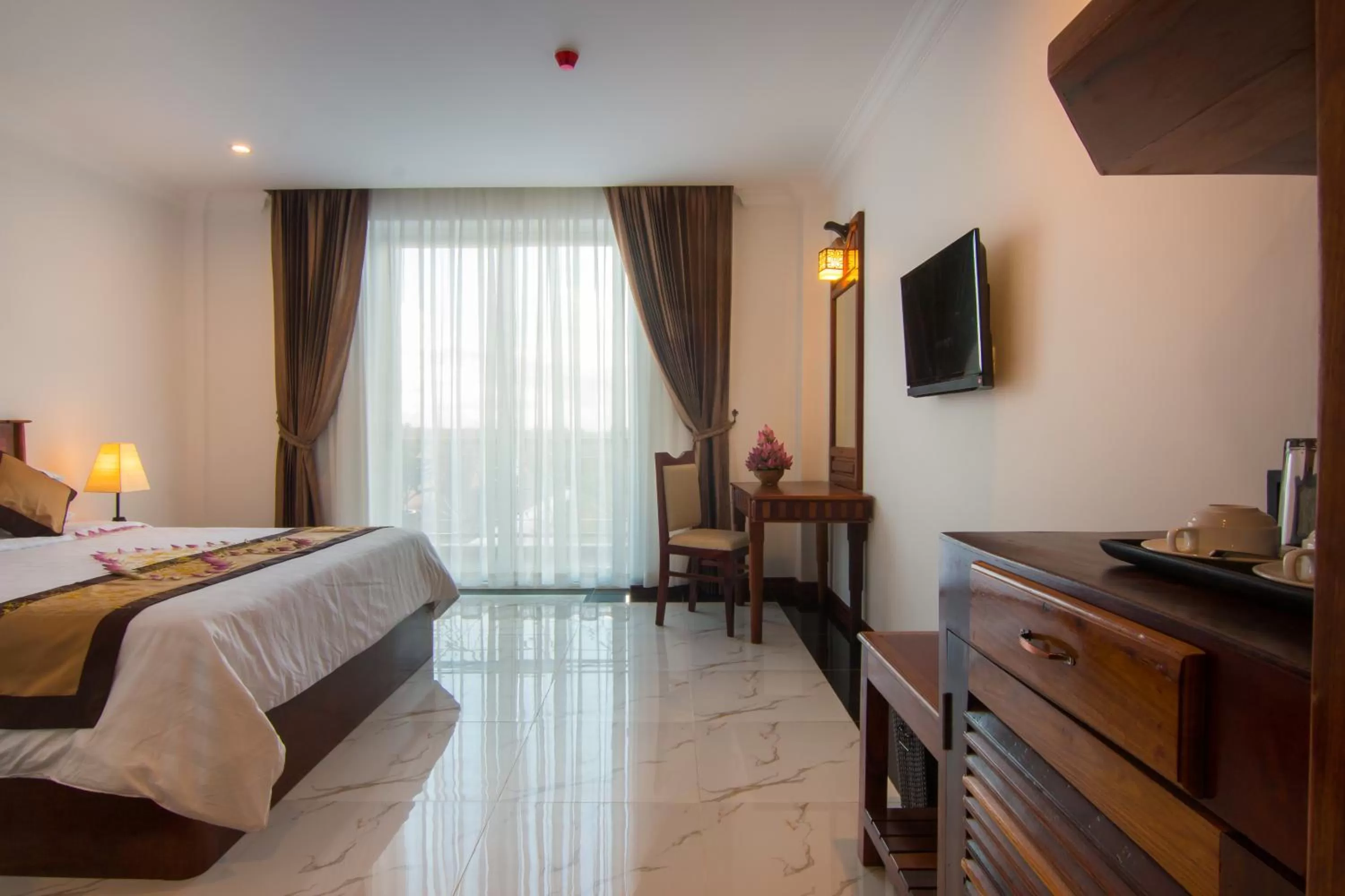 Bedroom, Bed in Glorious Hotel