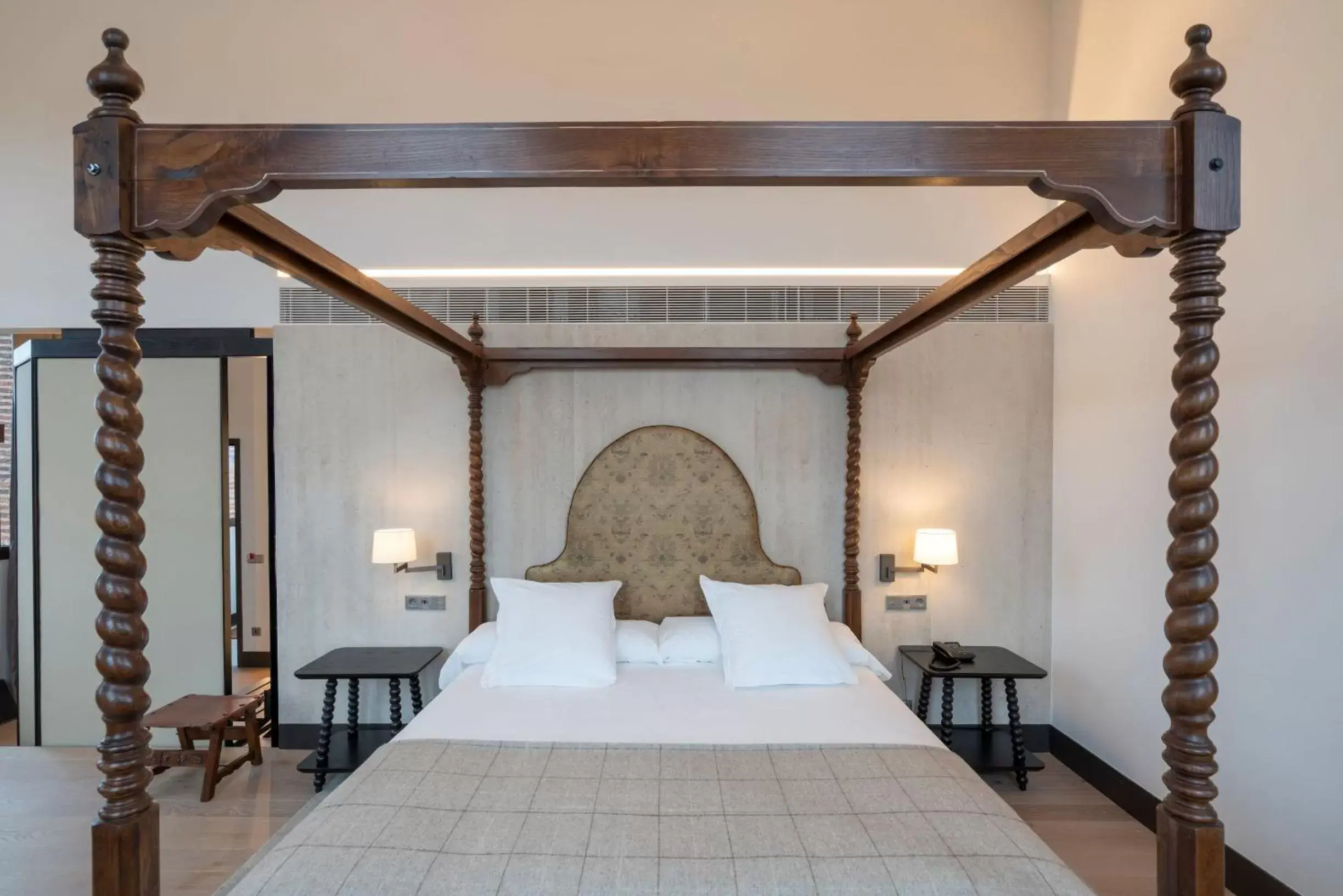 Photo of the whole room, Bed in Parador de Turismo de León