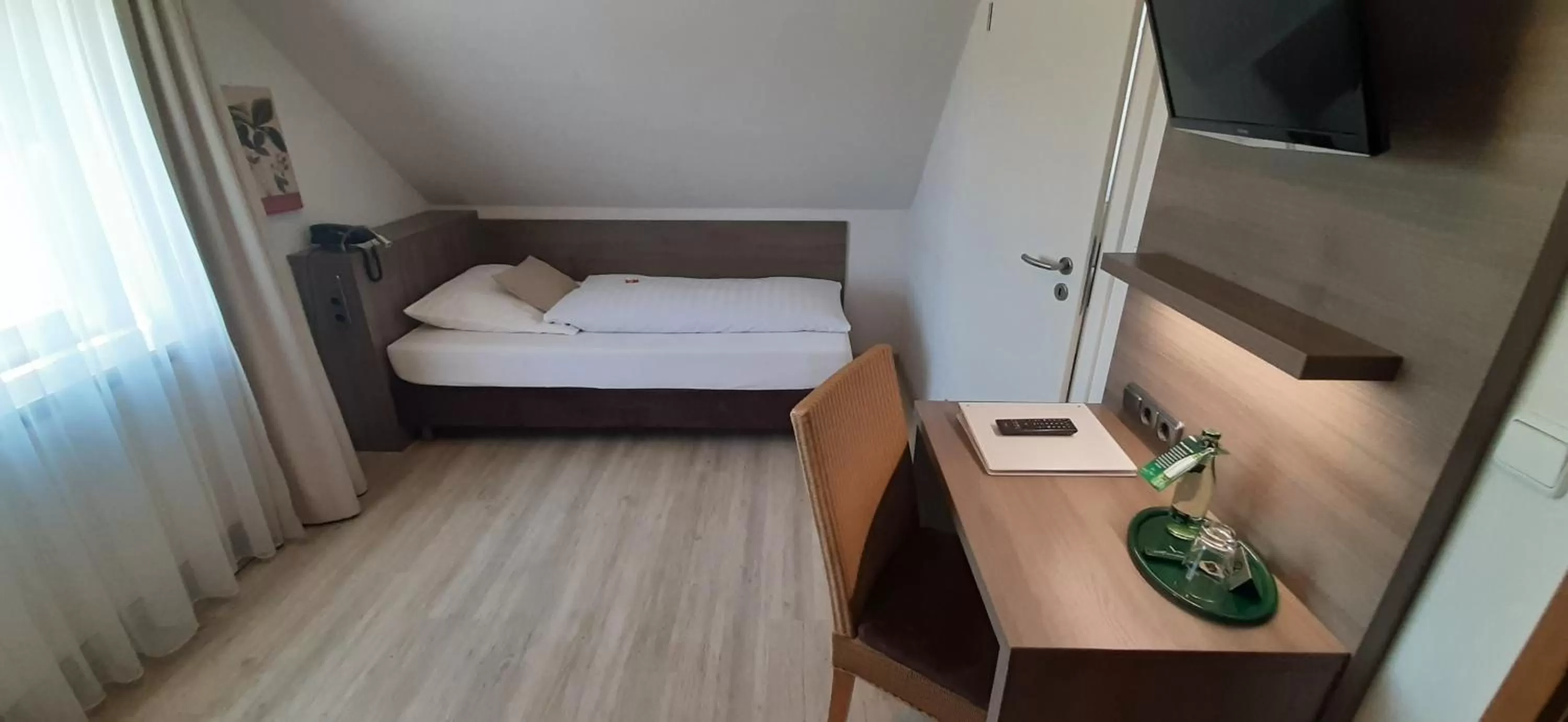 Photo of the whole room, Bed in Landgasthof Zur scharfen Ecke