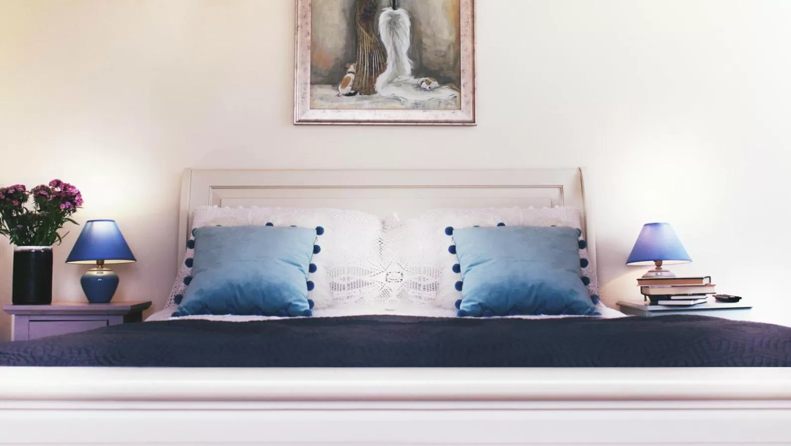 Bed, Seating Area in Beaufort House Accomodation