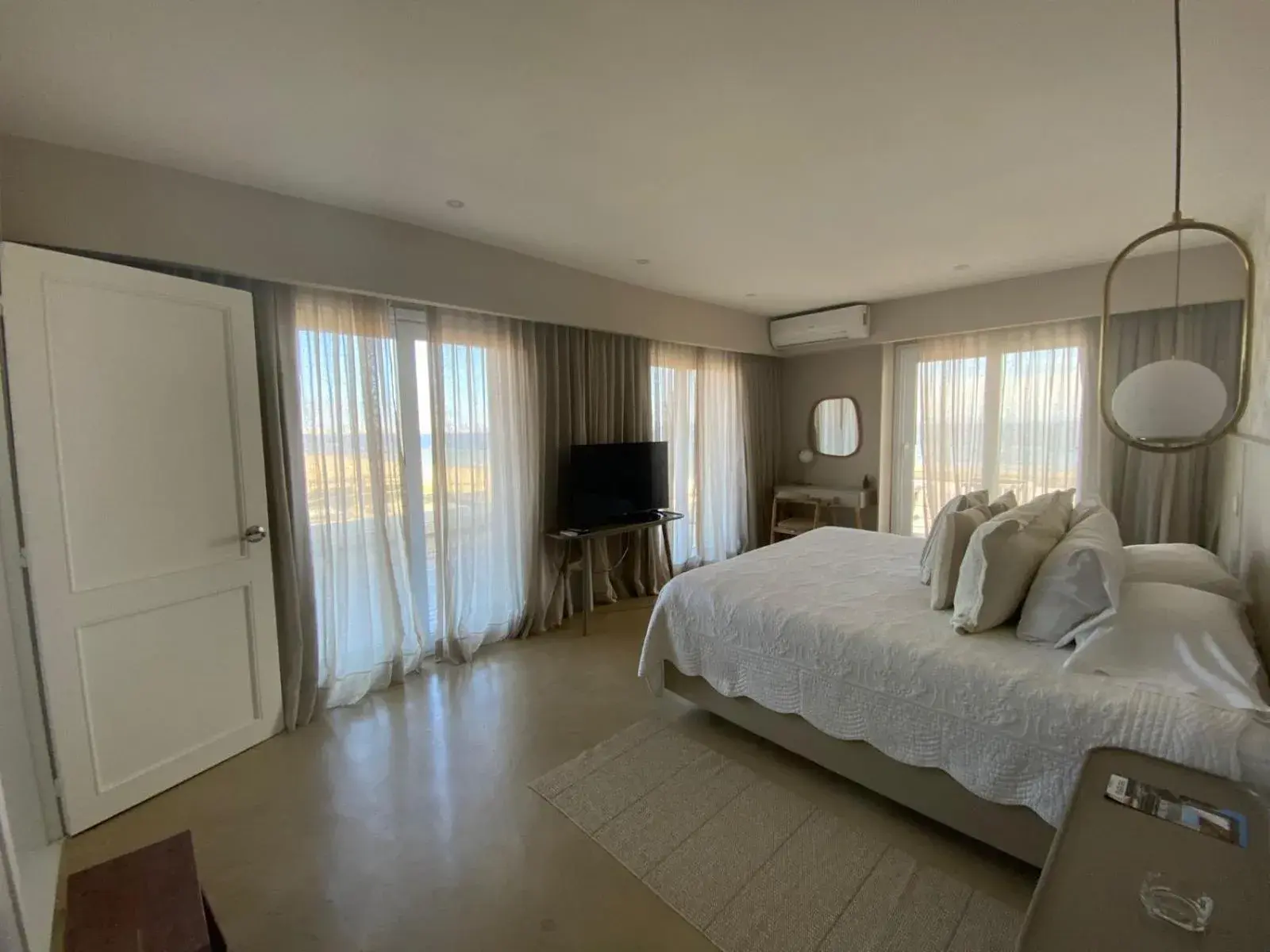Photo of the whole room, Bed in Serena Hotel - Punta del Este - Unico sobre la Playa Photo of the whole room, Bed in Serena Hotel - Punta del Este - Unico sobre la Playa