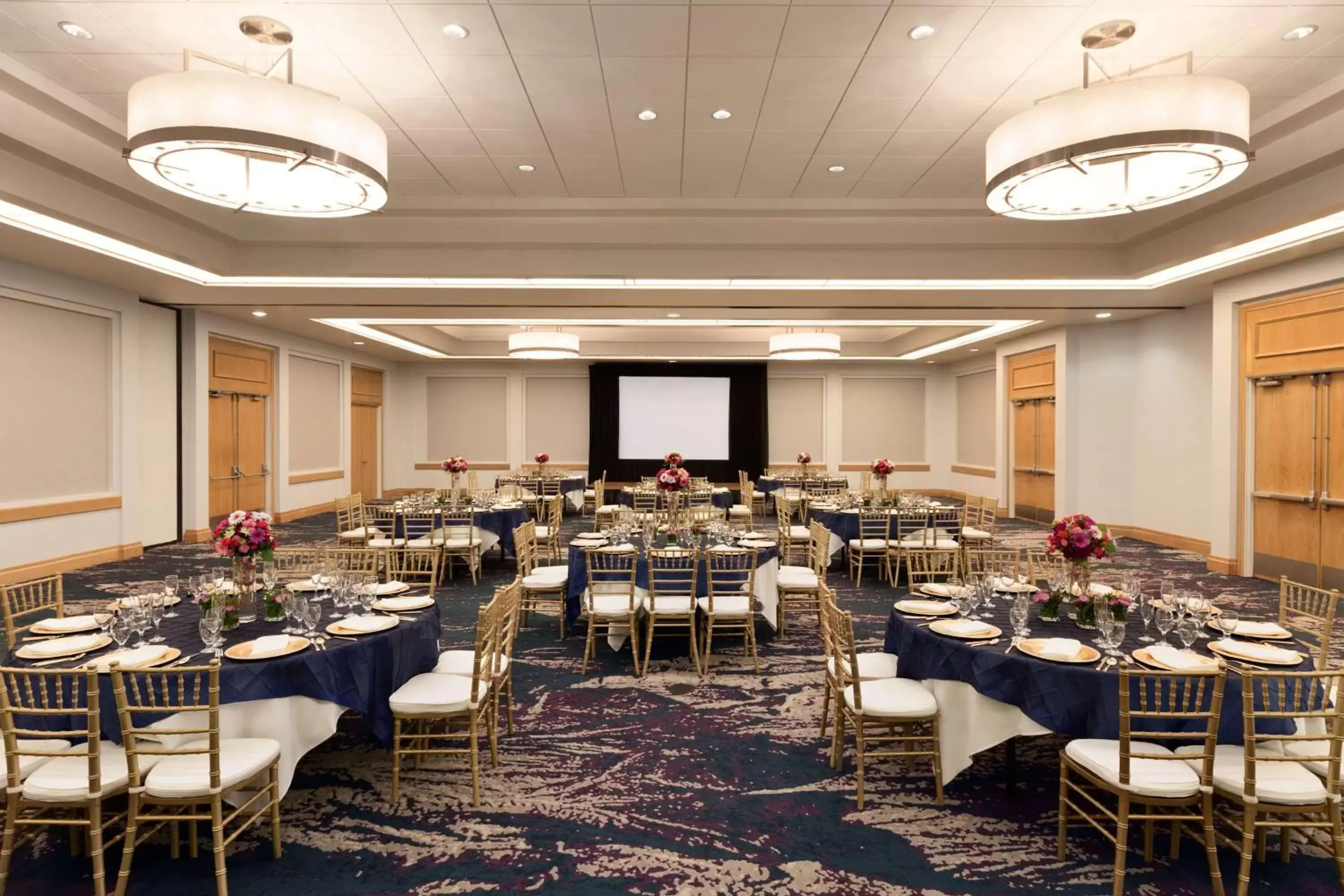 Dining area, Restaurant/Places to Eat in Embassy Suites San Luis Obispo