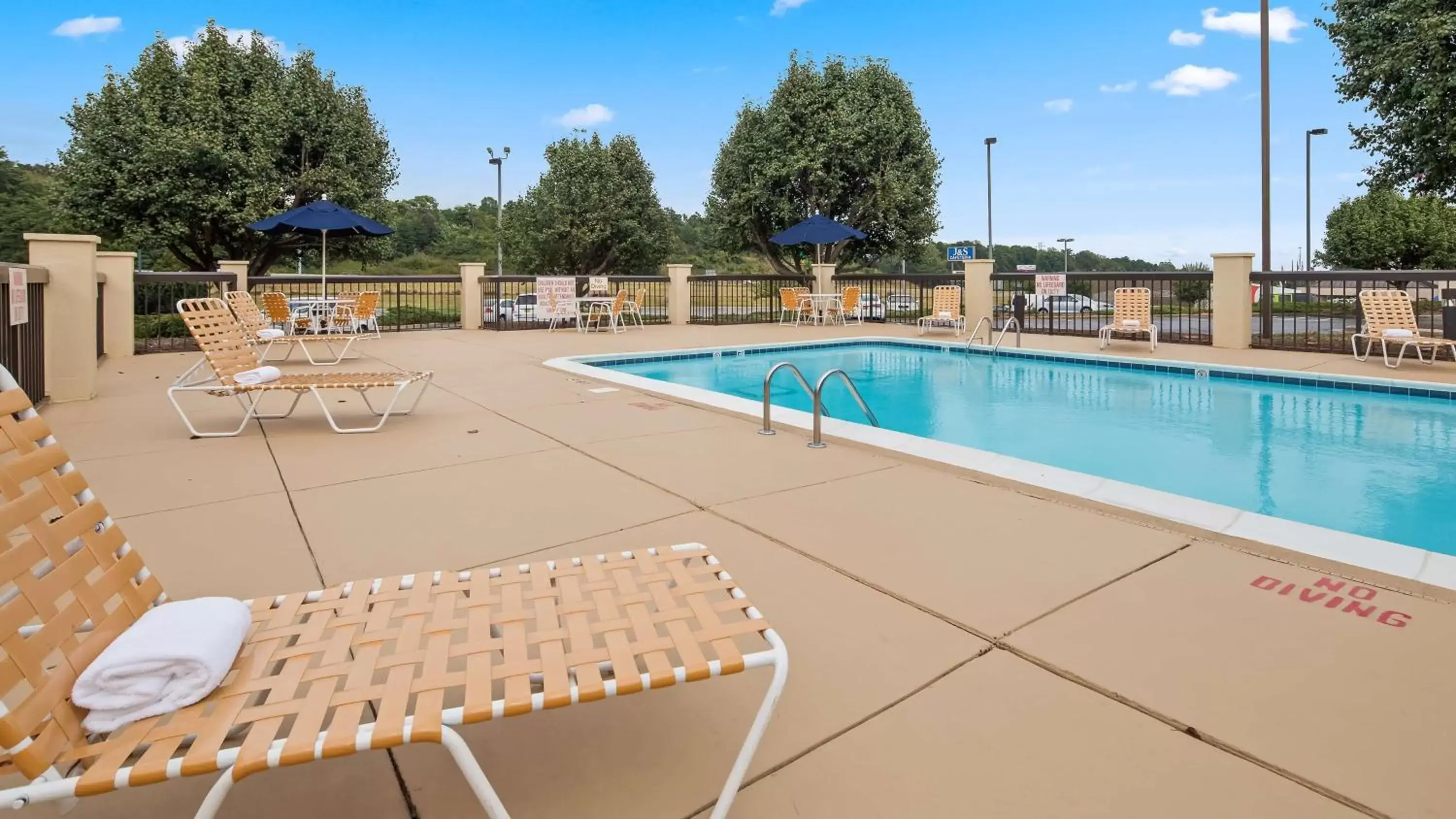 On site, Swimming Pool in Best Western Hickory