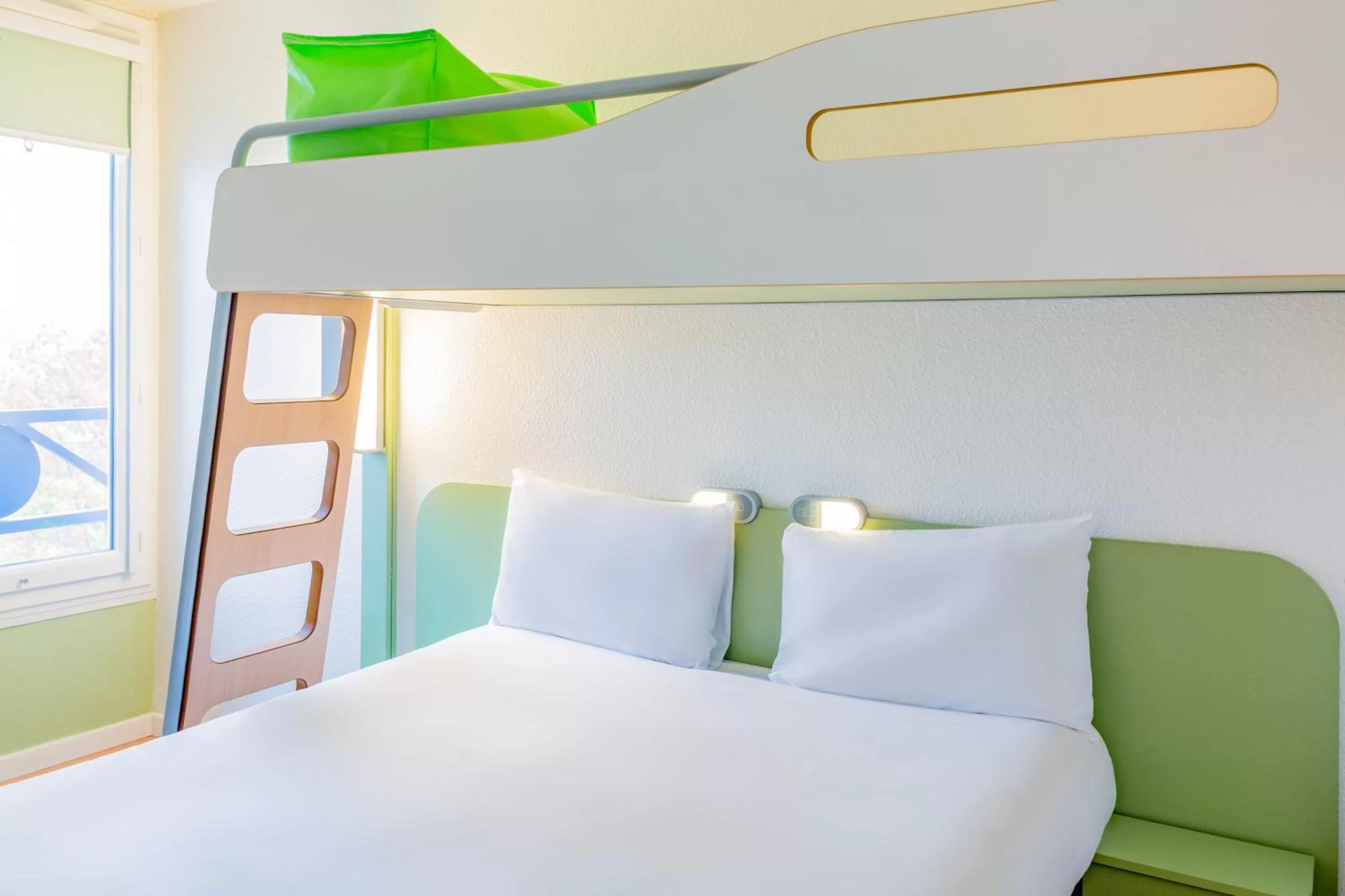 Bedroom, Bed in ibis budget Antwerpen Centraal Station