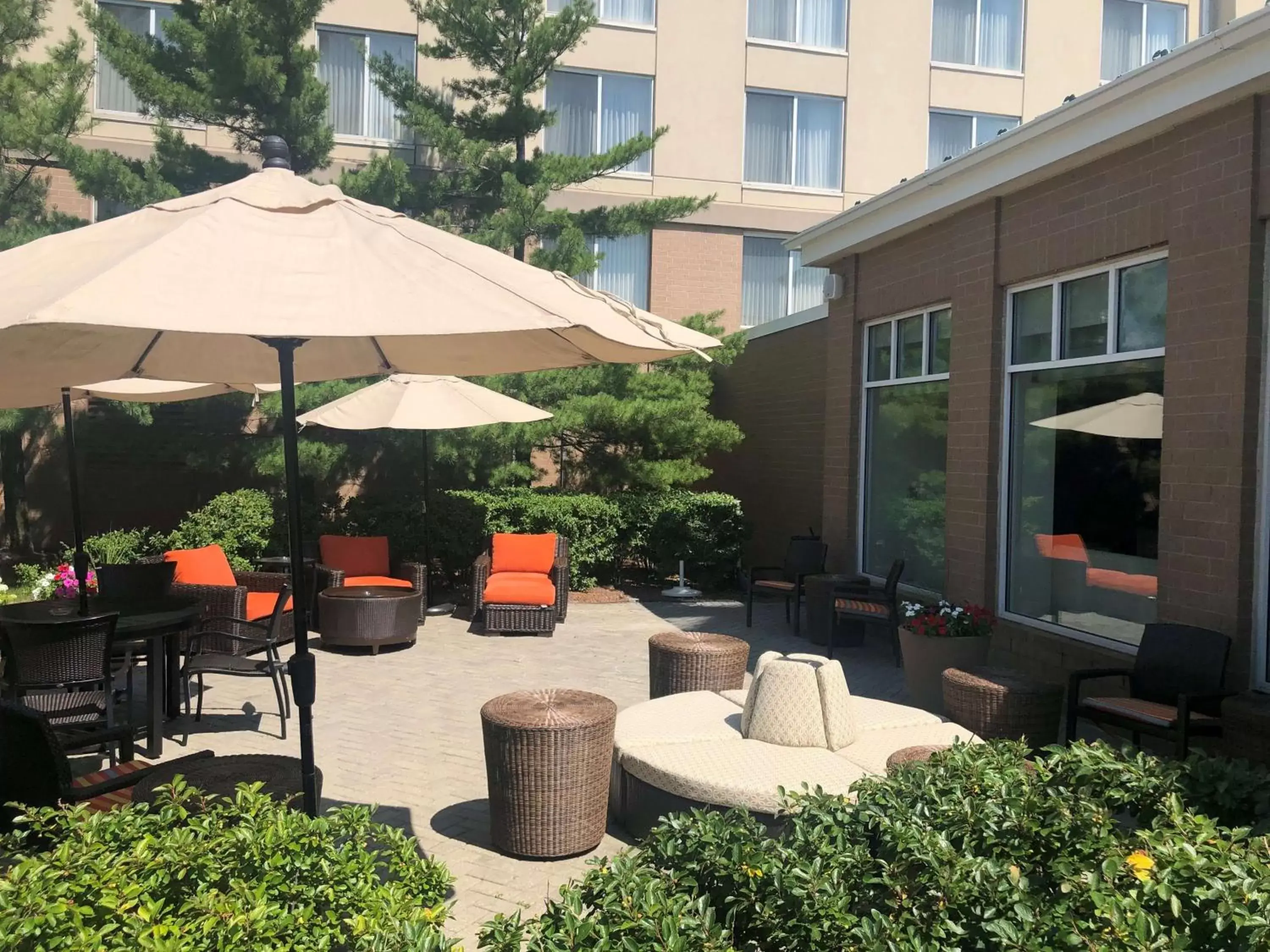 Patio in Hilton Garden Inn Addison