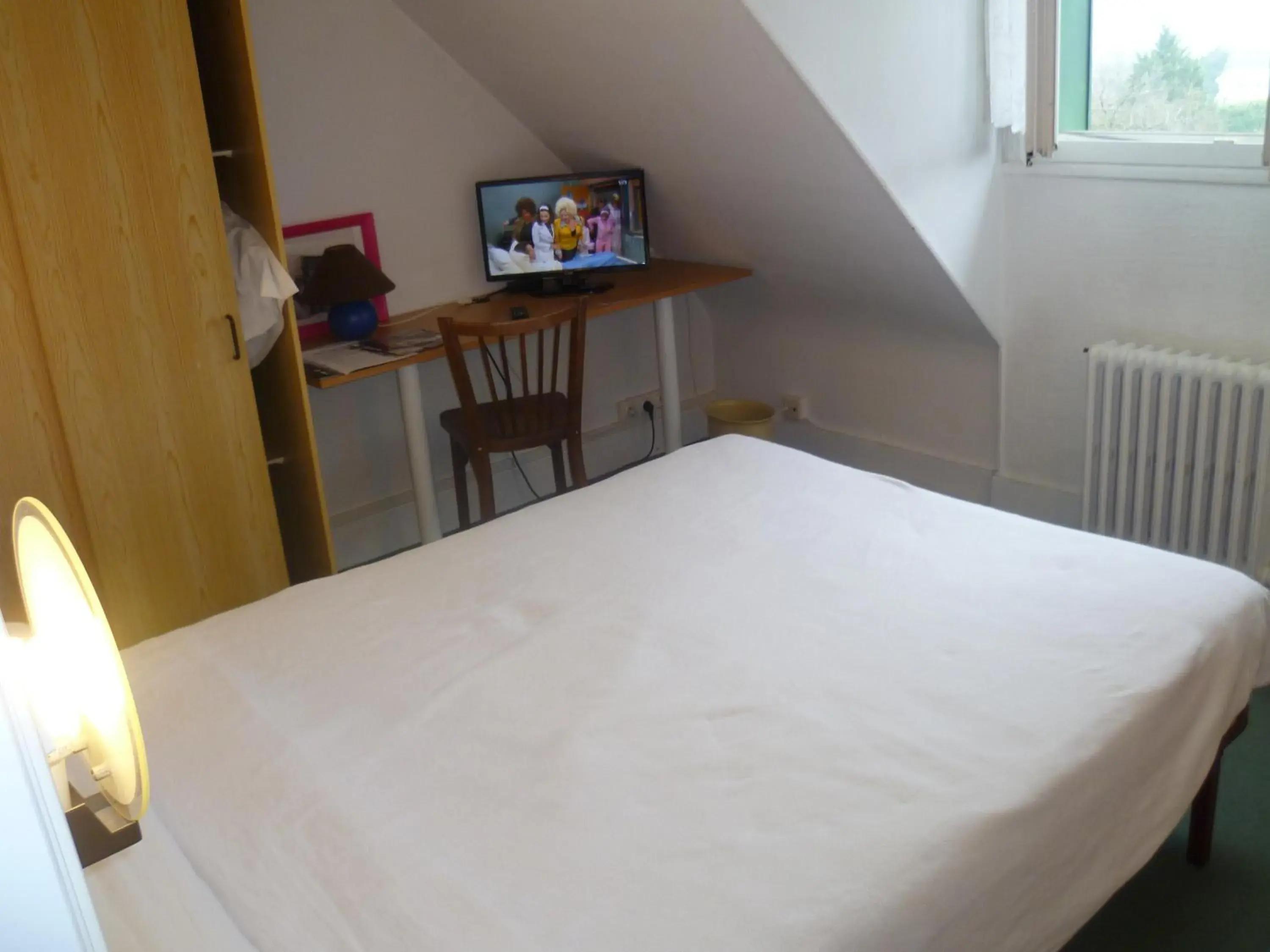 Double Room with Shared Bathroom and Toilets in Hôtel Beauséjour
