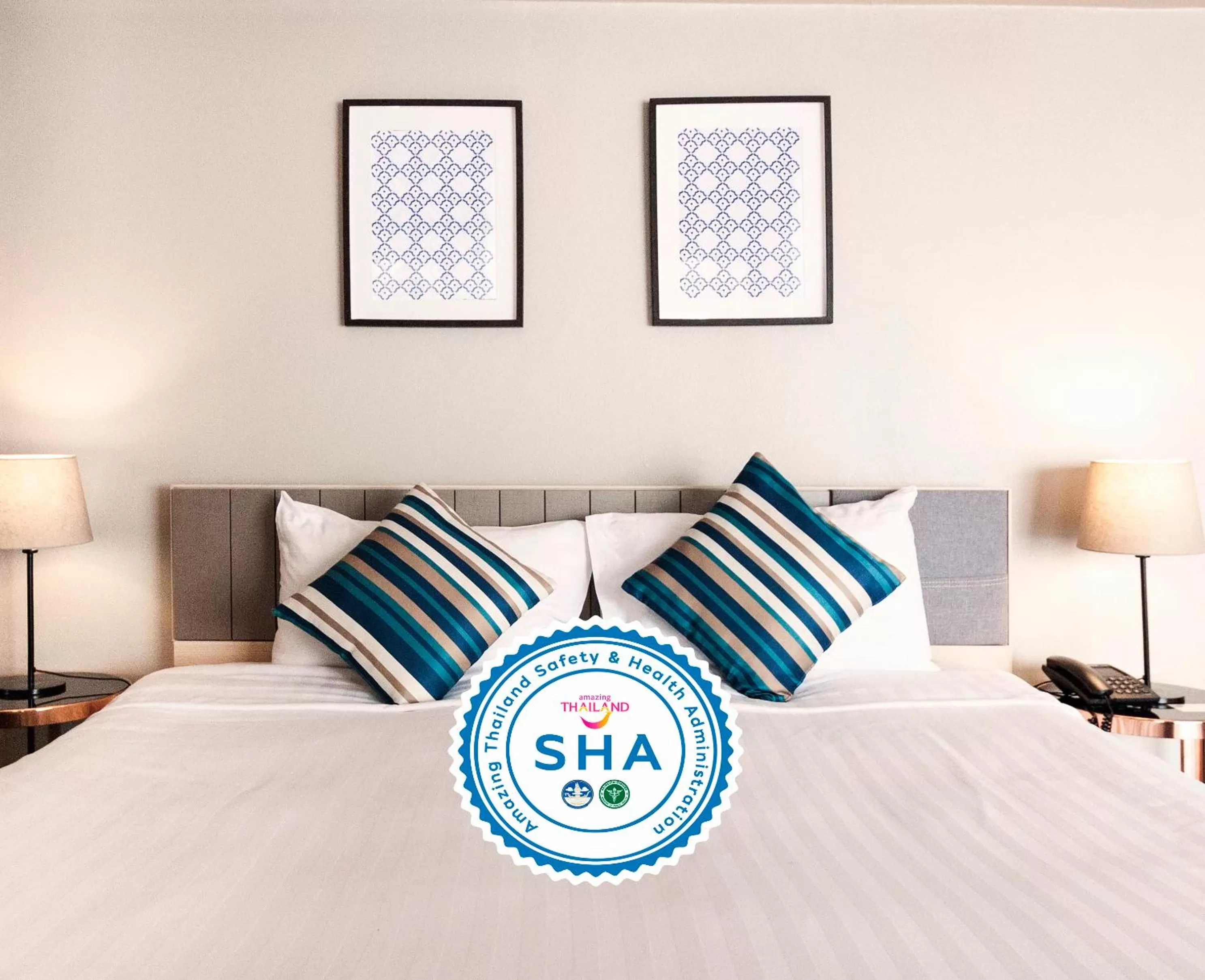 Text overlay, Bed in Samran Place Hotel